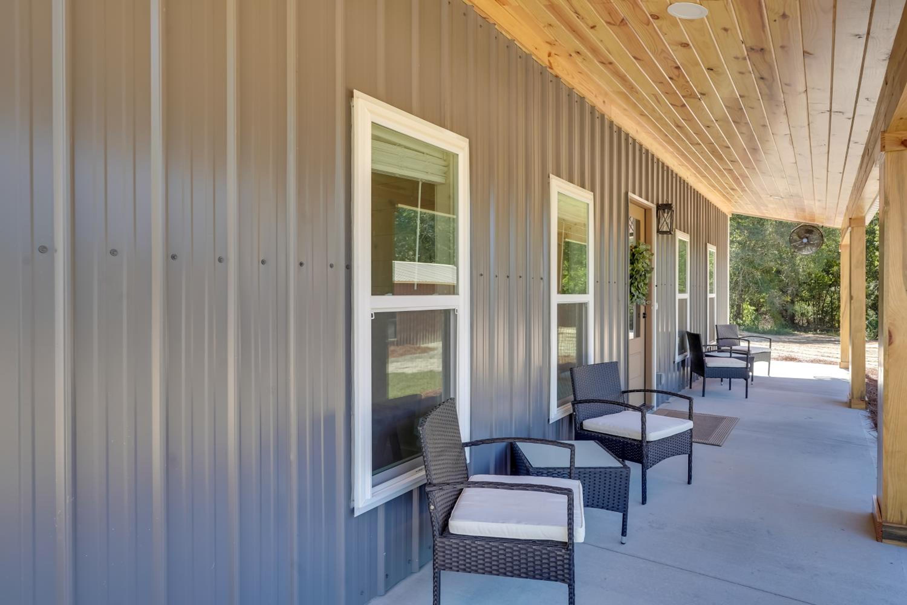 6 Mi to Magnolia Springs SP! Modern Cottage Living