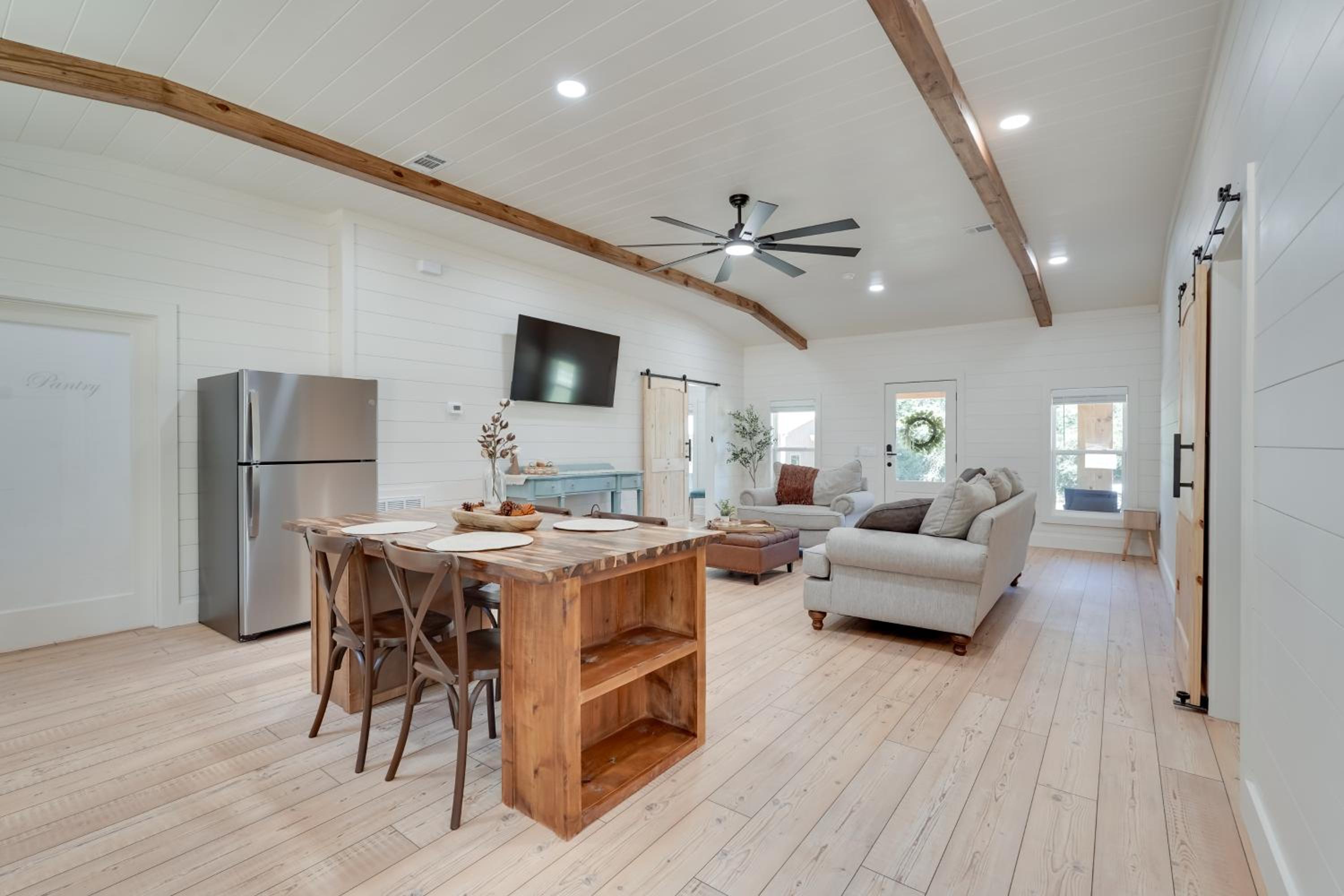 6 Mi to Magnolia Springs SP! Modern Cottage Living