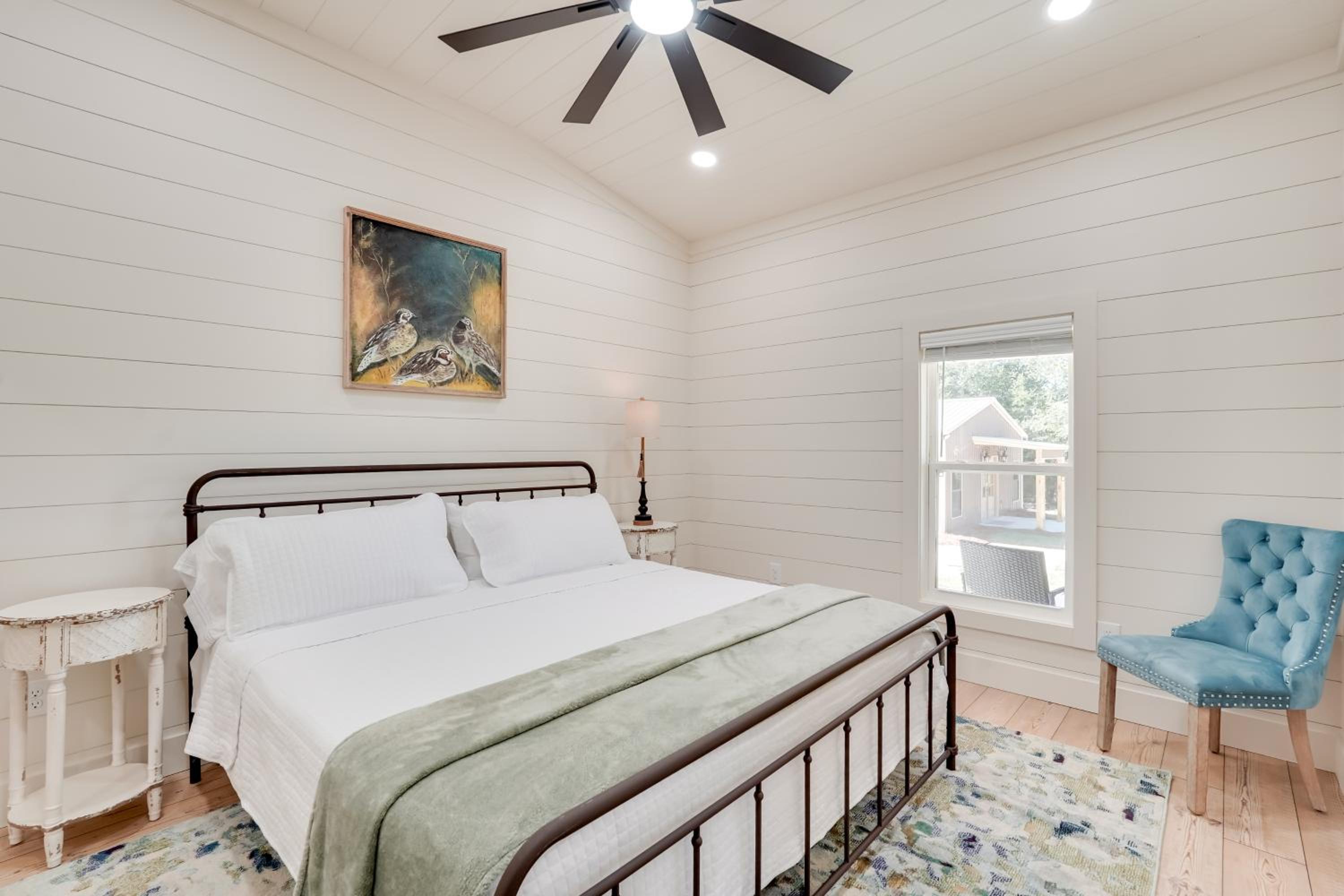 6 Mi to Magnolia Springs SP! Modern Cottage Living