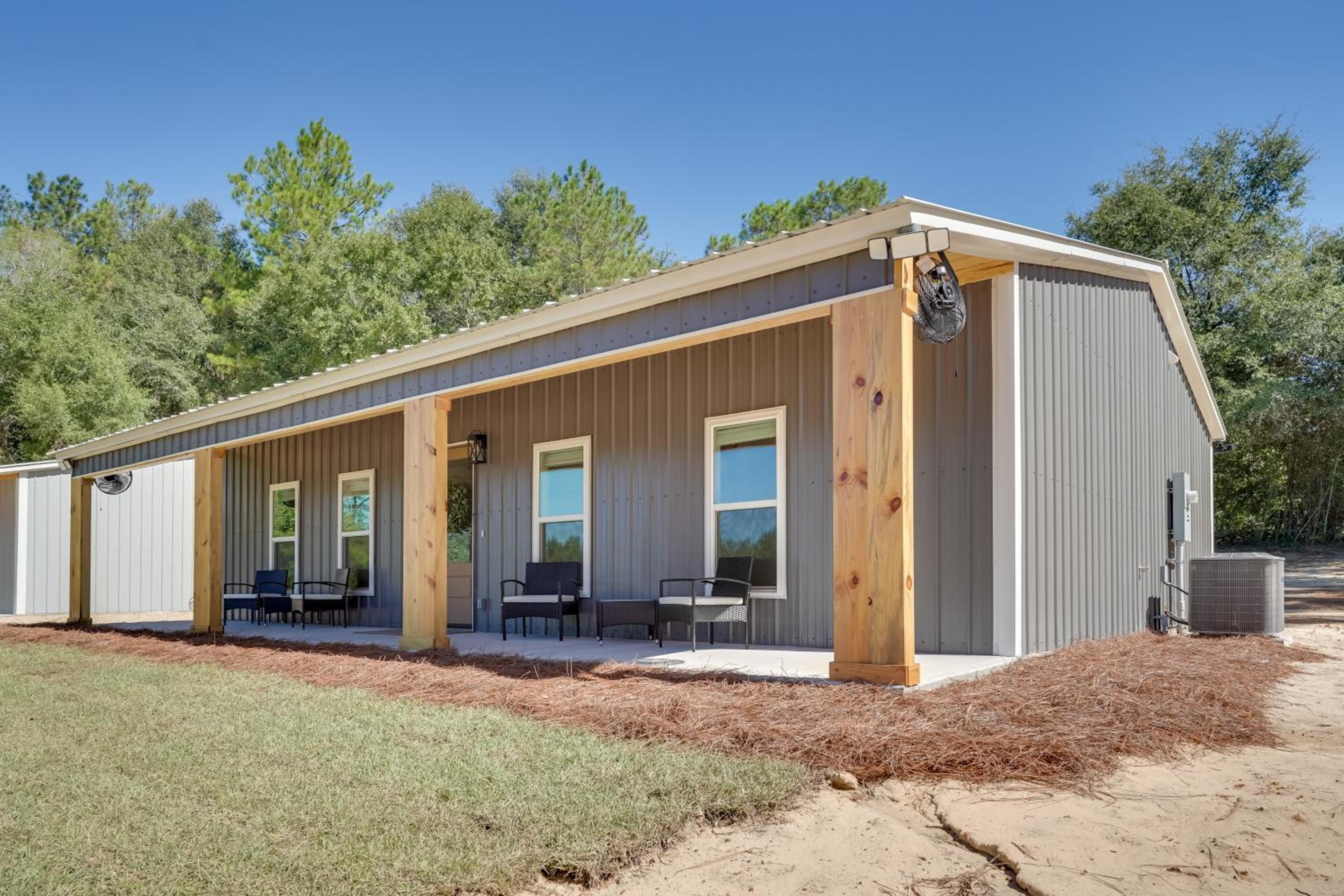 6 Mi to Magnolia Springs SP! Modern Cottage Living