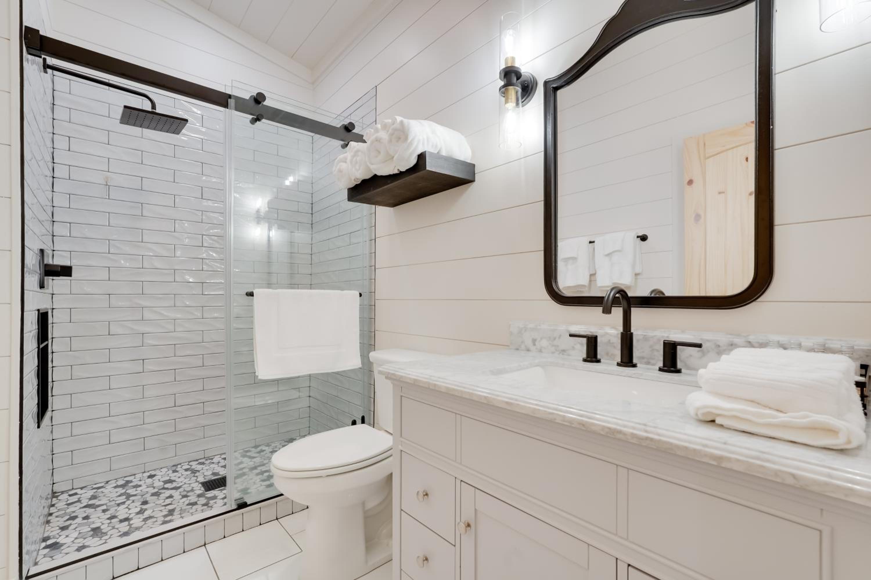 6 Mi to Magnolia Springs SP! Modern Cottage Living