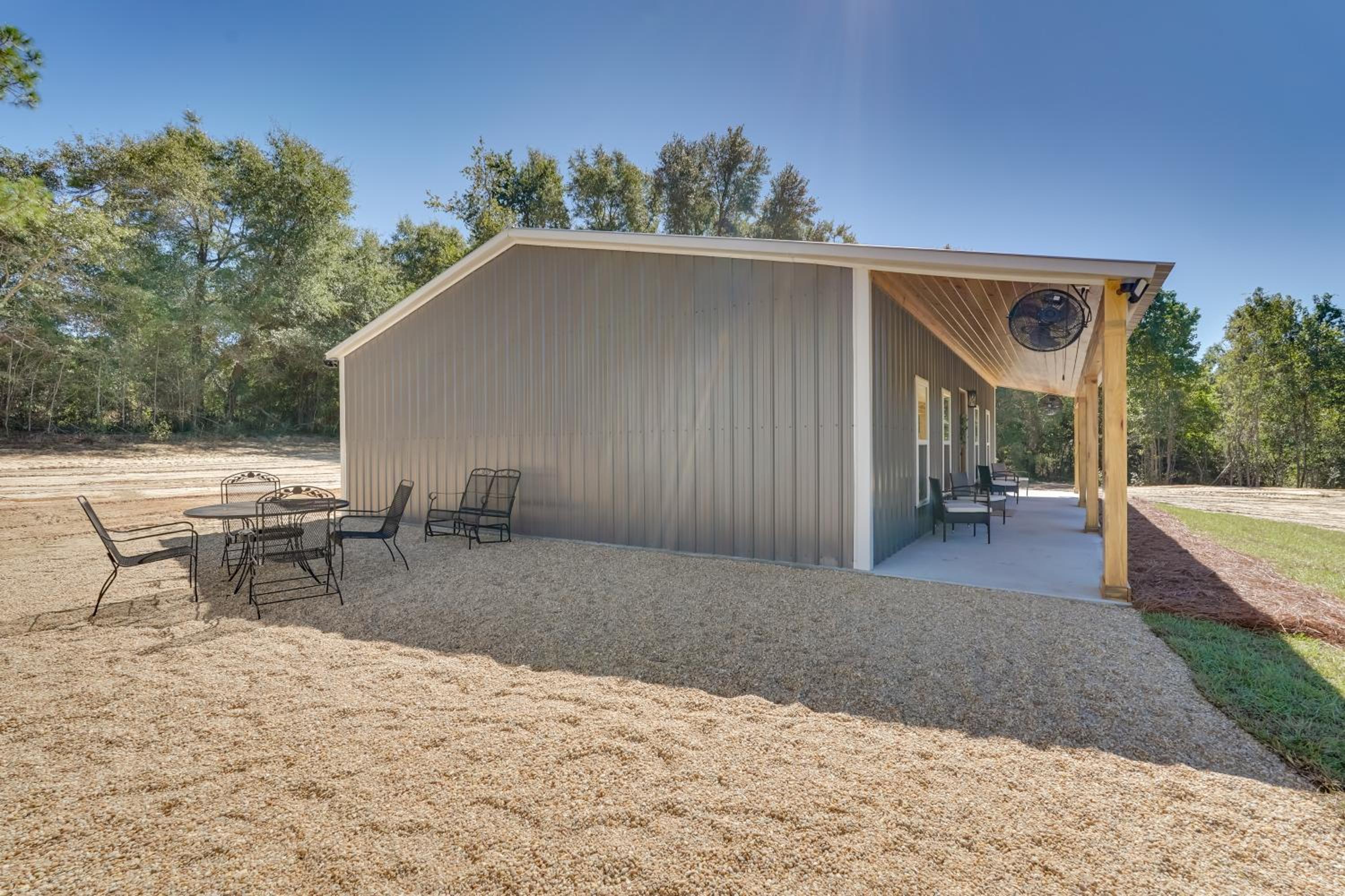 6 Mi to Magnolia Springs SP! Modern Cottage Living