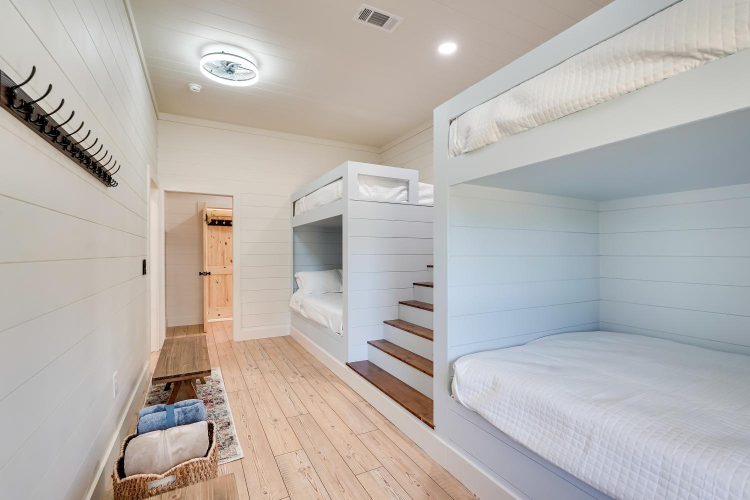Nature-Centric Retreat! Newly Built Millen Cottage