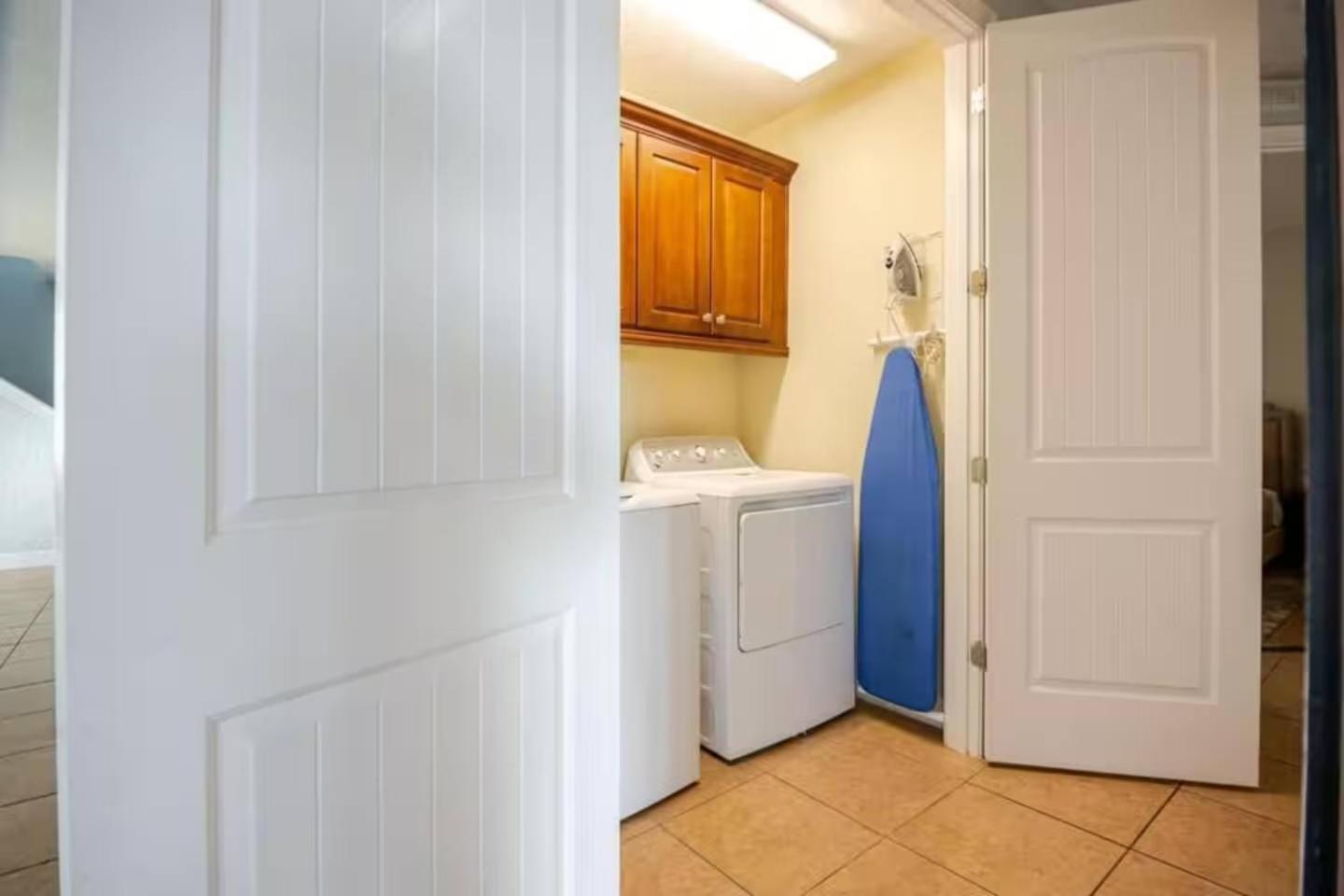 Epic 8Br 8Ba 4k sq ft Villa with Movie Theater Private Pool Spa Sauna Hot Tub Firepit Gaming Room and Arcade - 10mins from Disney Orlando FL