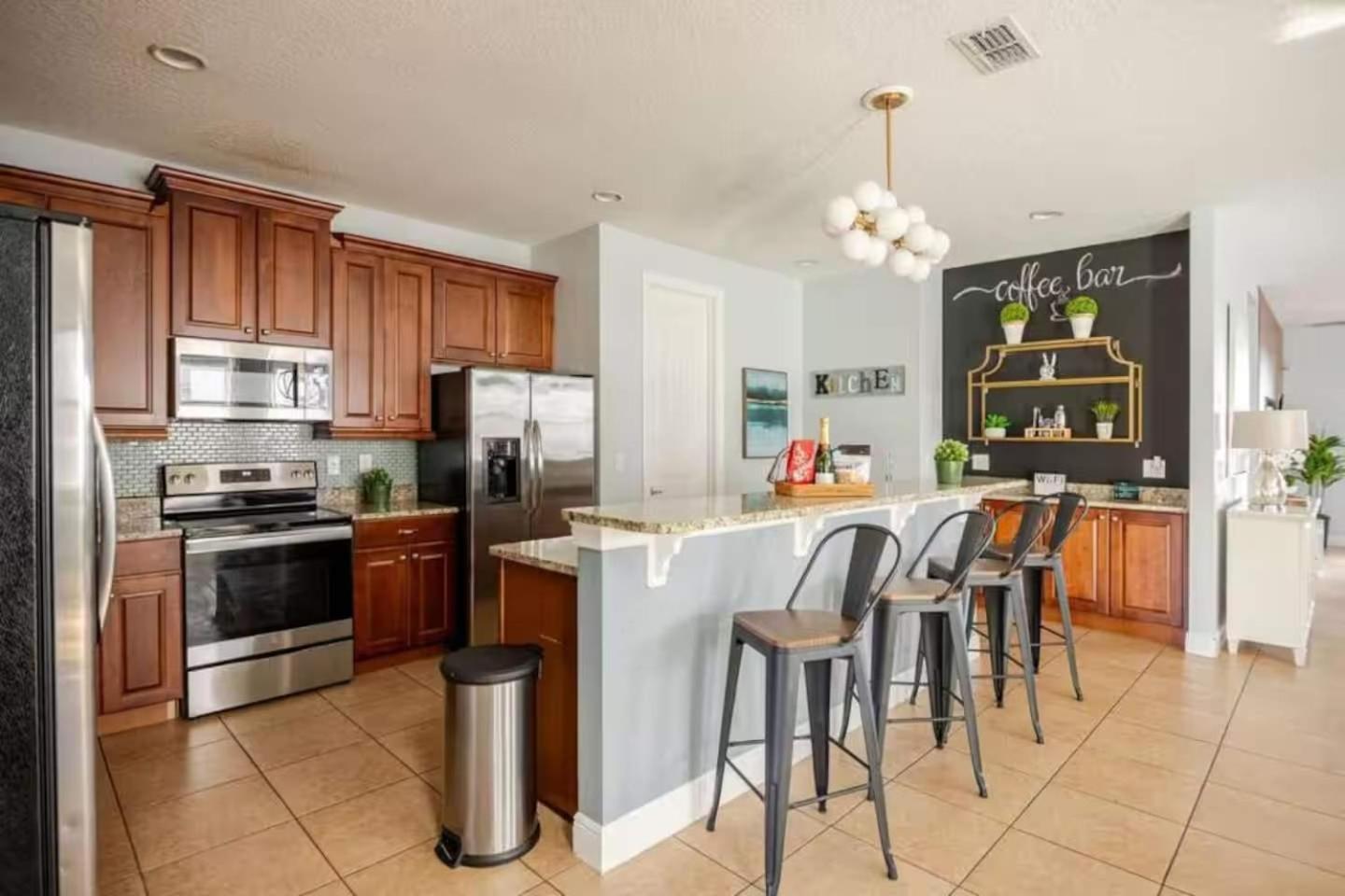 Epic 8Br 8Ba 4k sq ft Villa with Movie Theater Private Pool Spa Sauna Hot Tub Firepit Gaming Room and Arcade - 10mins from Disney Orlando FL