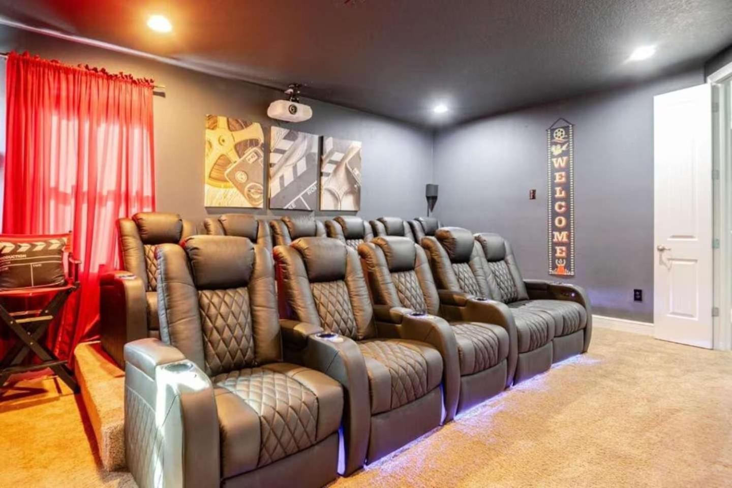 Epic 8Br 8Ba 4k sq ft Villa with Movie Theater Private Pool Spa Sauna Hot Tub Firepit Gaming Room and Arcade - 10mins from Disney Orlando FL