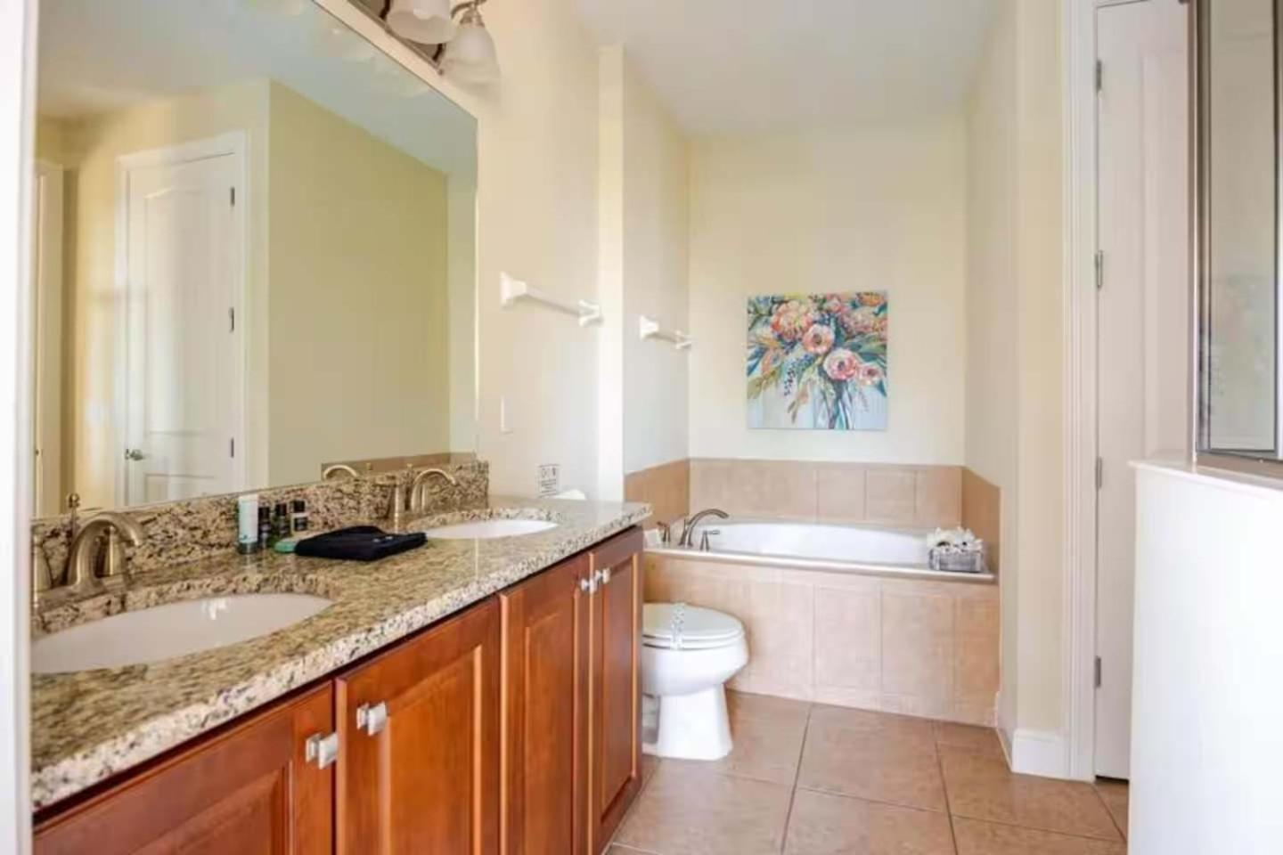 Epic 8Br 8Ba 4k sq ft Villa with Movie Theater Private Pool Spa Sauna Hot Tub Firepit Gaming Room and Arcade - 10mins from Disney Orlando FL