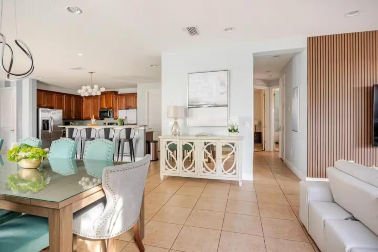 Epic 8Br 8Ba 4k sq ft Villa with Movie Theater Private Pool Spa Sauna Hot Tub Firepit Gaming Room and Arcade - 10mins from Disney Orlando FL