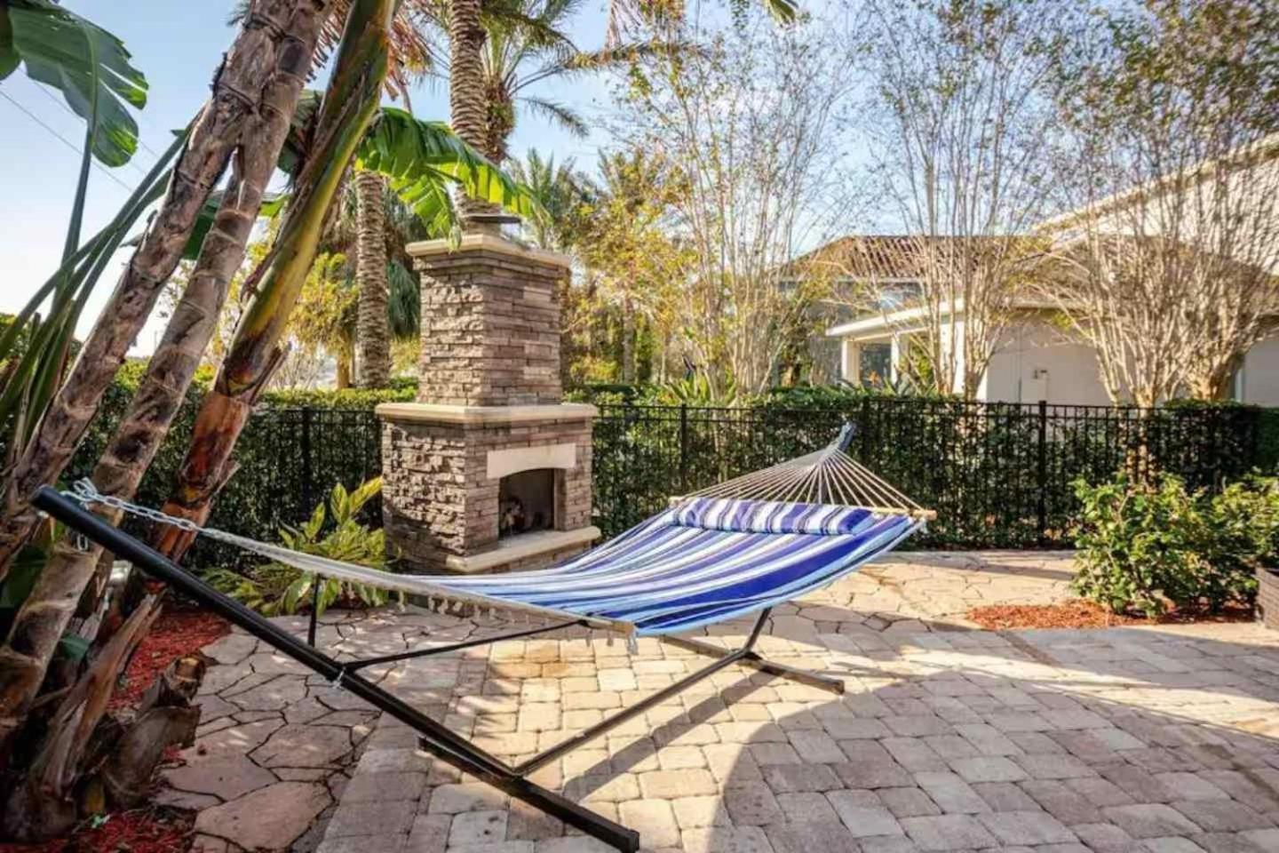Epic 8Br 8Ba 4k sq ft Villa with Movie Theater Private Pool Spa Sauna Hot Tub Firepit Gaming Room and Arcade - 10mins from Disney Orlando FL