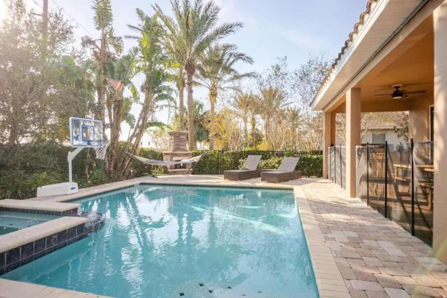 Epic 8Br 8Ba 4k sq ft Villa with Movie Theater Private Pool Spa Sauna Hot Tub Firepit Gaming Room and Arcade - 10mins from Disney Orlando FL