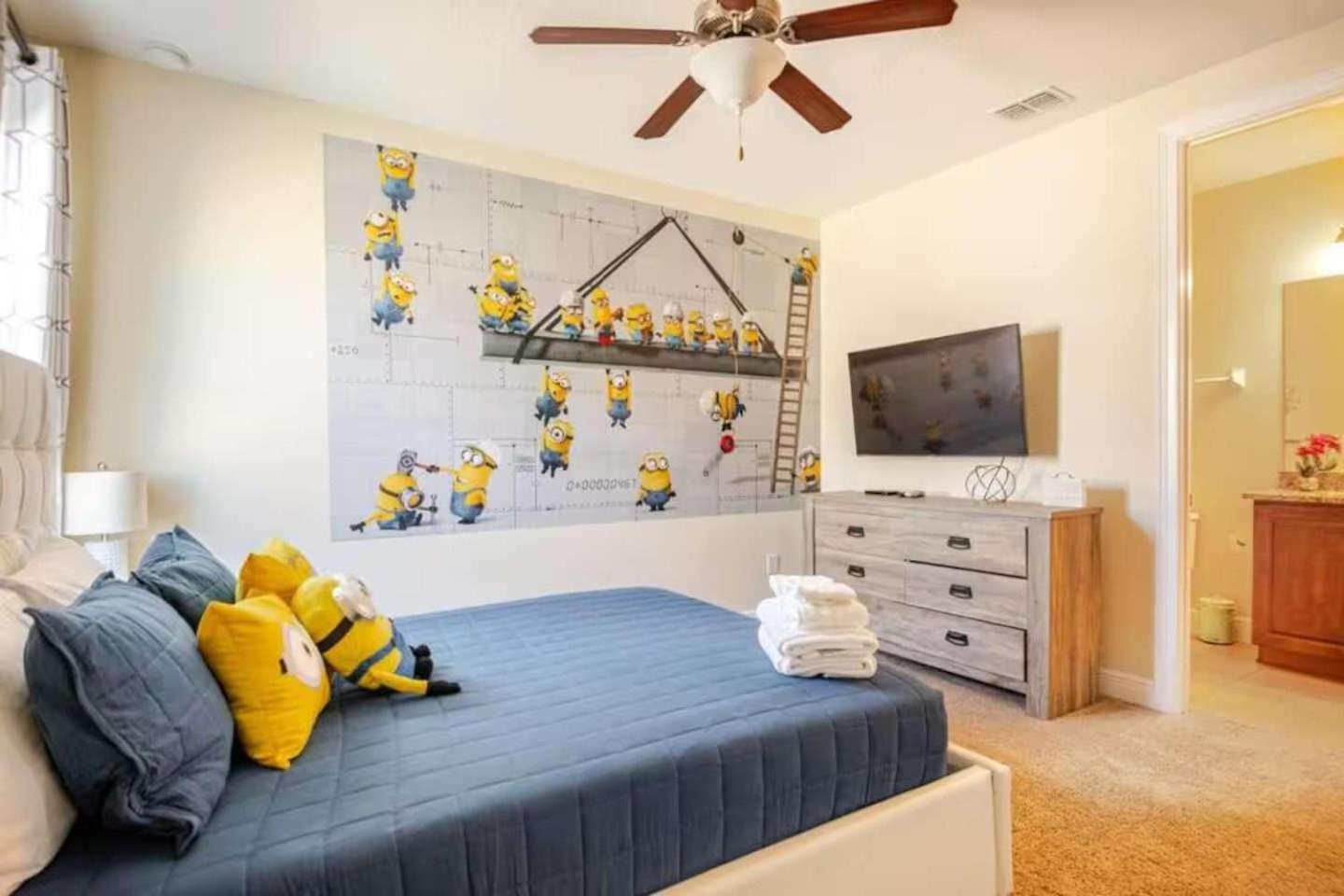 Epic 8Br 8Ba 4k sq ft Villa with Movie Theater Private Pool Spa Sauna Hot Tub Firepit Gaming Room and Arcade - 10mins from Disney Orlando FL