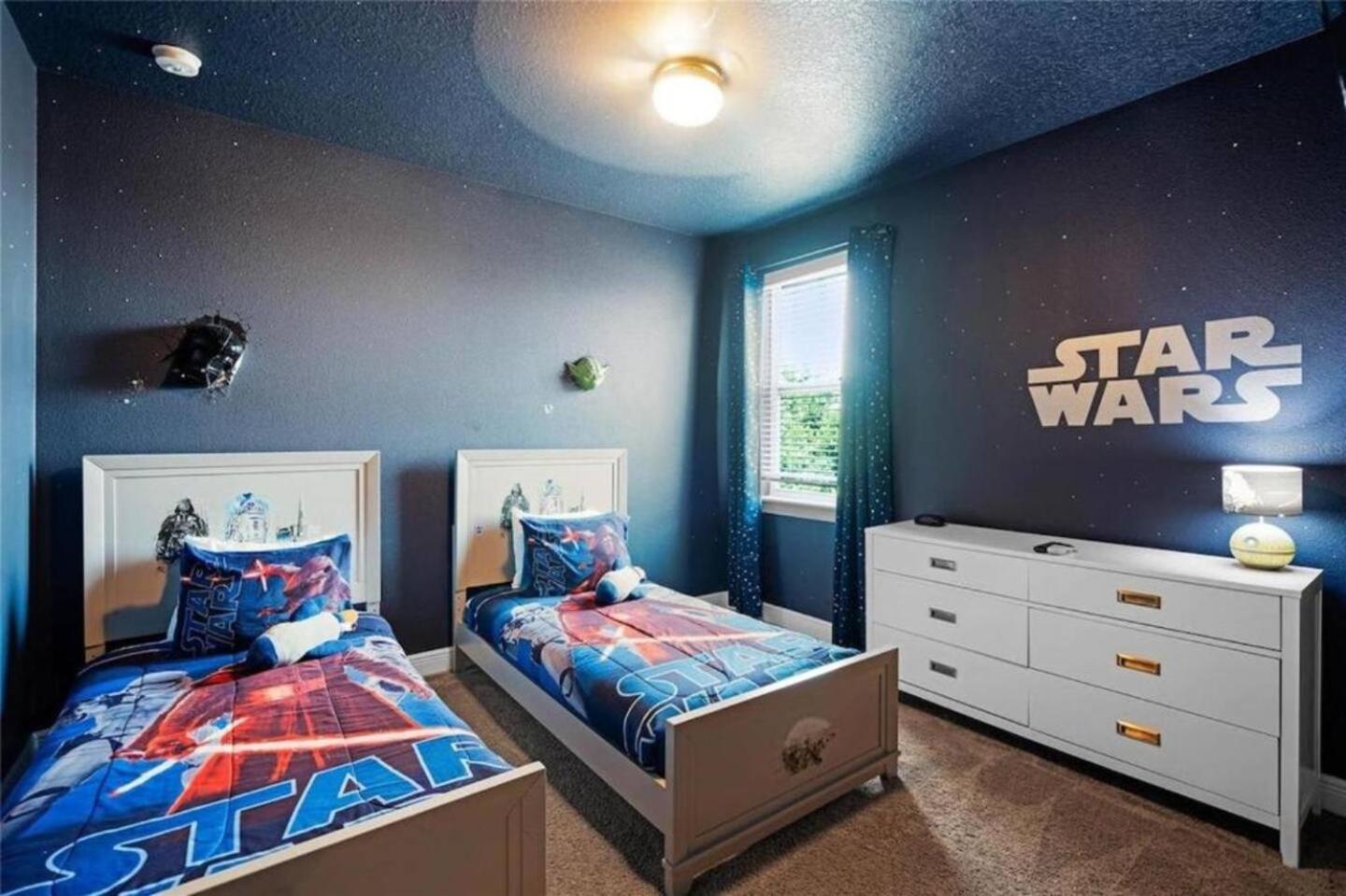 Epic 8Br 8Ba 4k sq ft Villa with Movie Theater Private Pool Spa Sauna Hot Tub Firepit Gaming Room and Arcade - 10mins from Disney Orlando FL