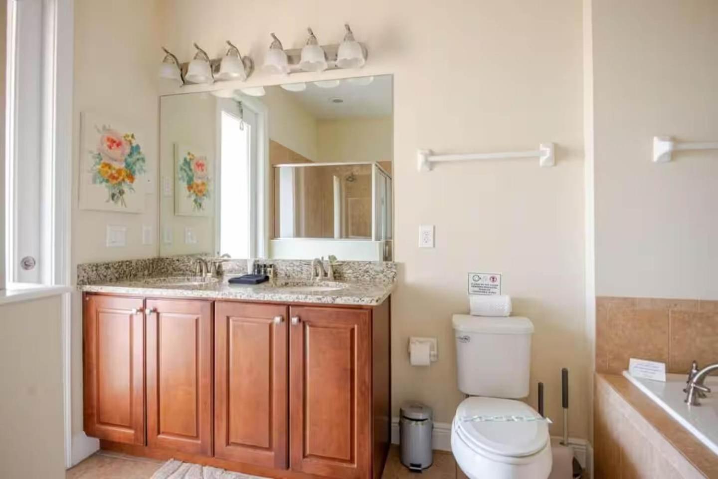 Epic 8Br 8Ba 4k sq ft Villa with Movie Theater Private Pool Spa Sauna Hot Tub Firepit Gaming Room and Arcade - 10mins from Disney Orlando FL