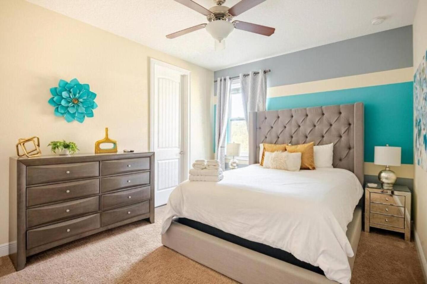 Epic 8Br 8Ba 4k sq ft Villa with Movie Theater Private Pool Spa Sauna Hot Tub Firepit Gaming Room and Arcade - 10mins from Disney Orlando FL