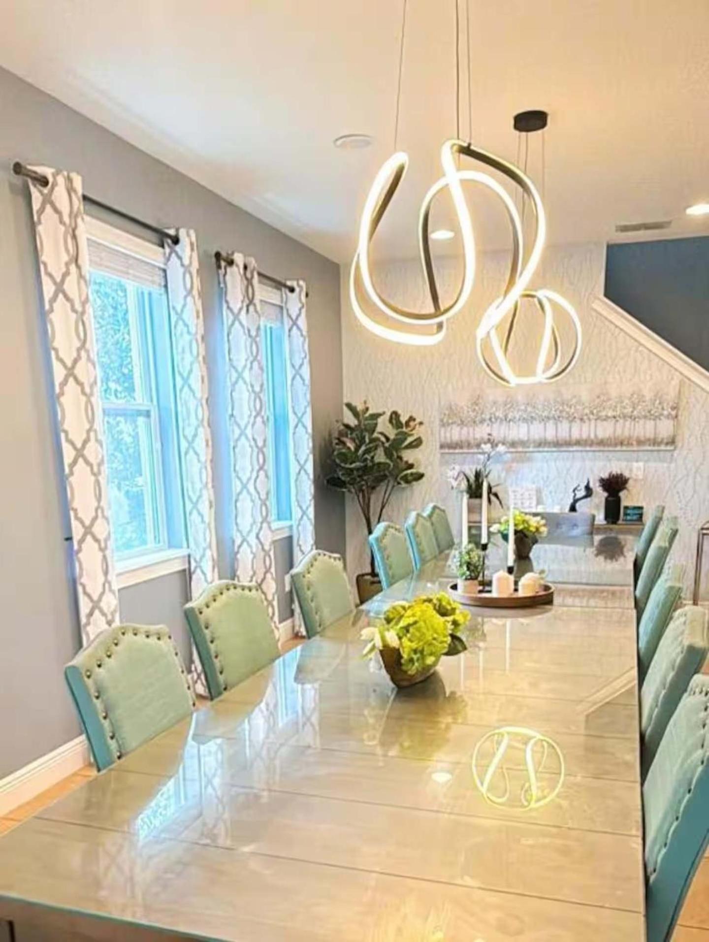Epic 8Br 8Ba 4k sq ft Villa with Movie Theater Private Pool Spa Sauna Hot Tub Firepit Gaming Room and Arcade - 10mins from Disney Orlando FL