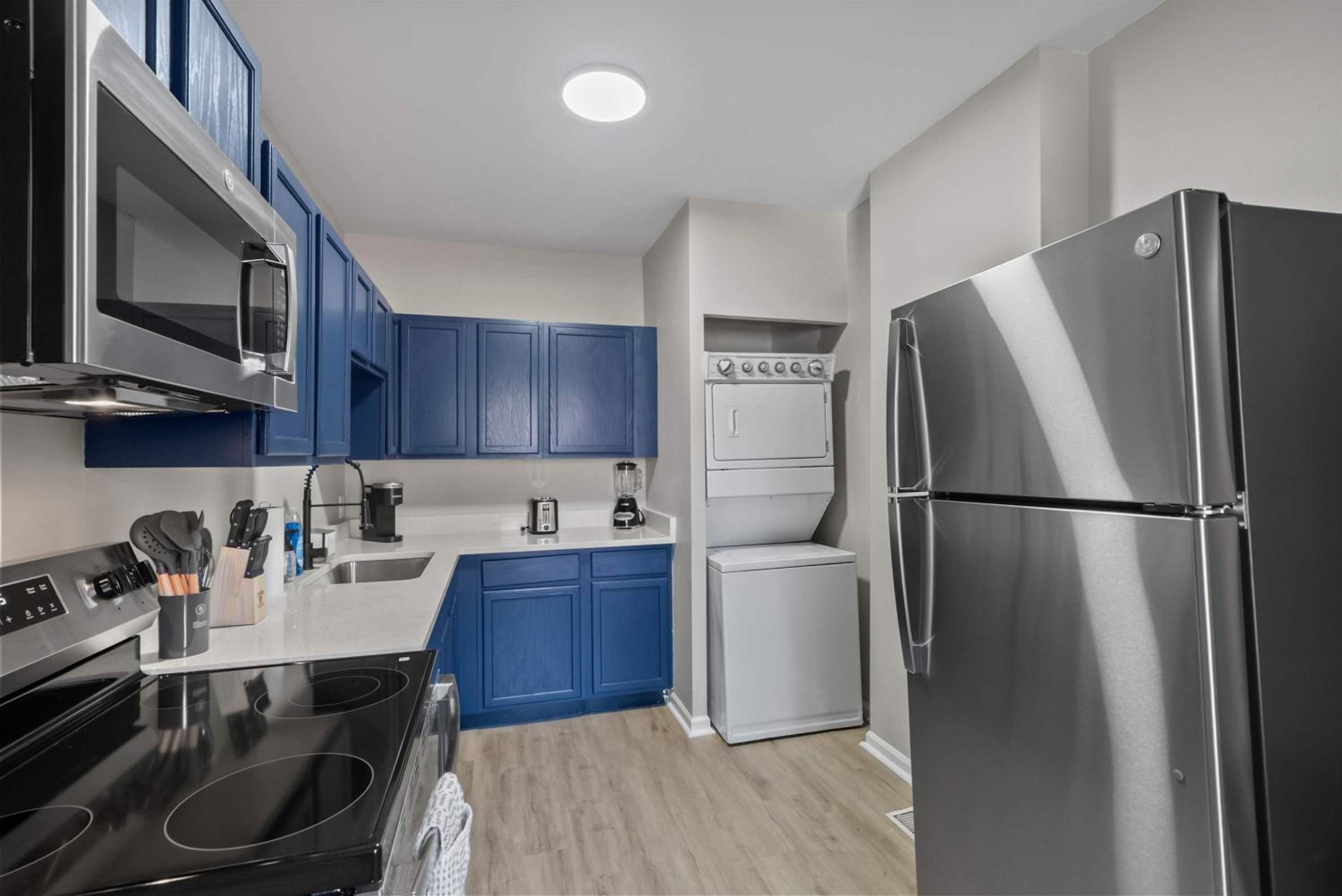 The Luxe Pearl Residences 872-5