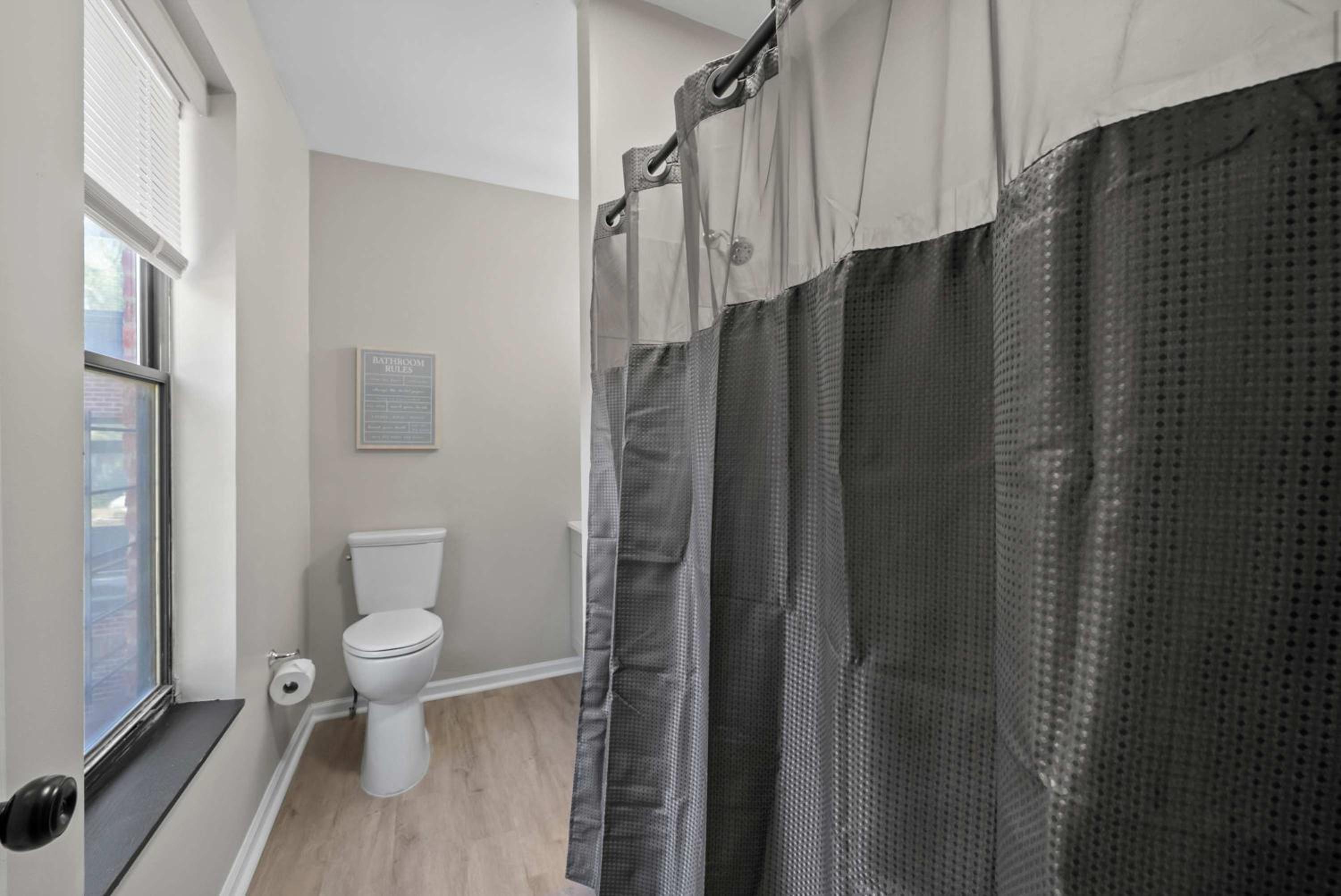 The Luxe Pearl Residences 872-5