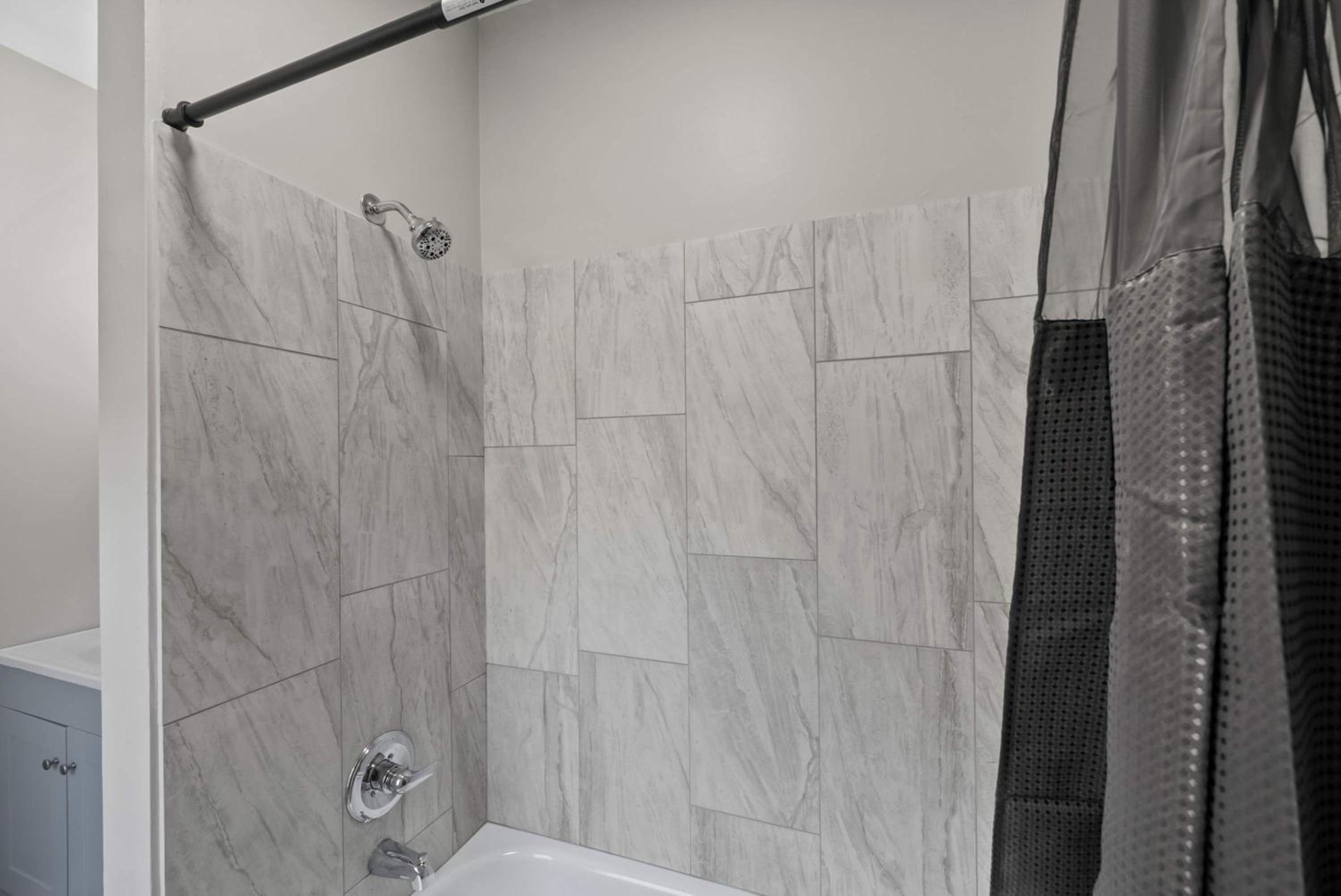 The Luxe Pearl Residences 872-5
