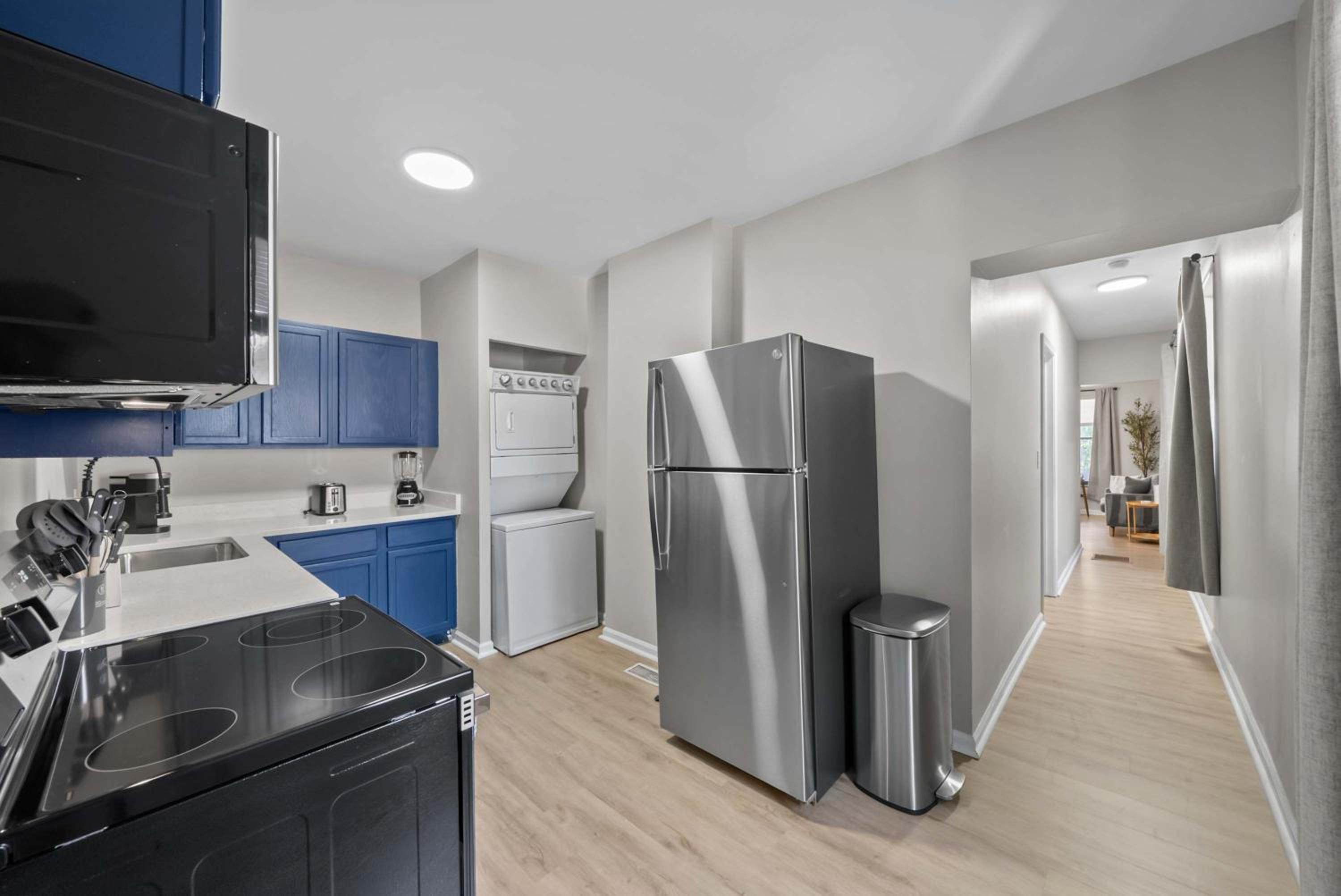The Luxe Pearl Residences 872-5