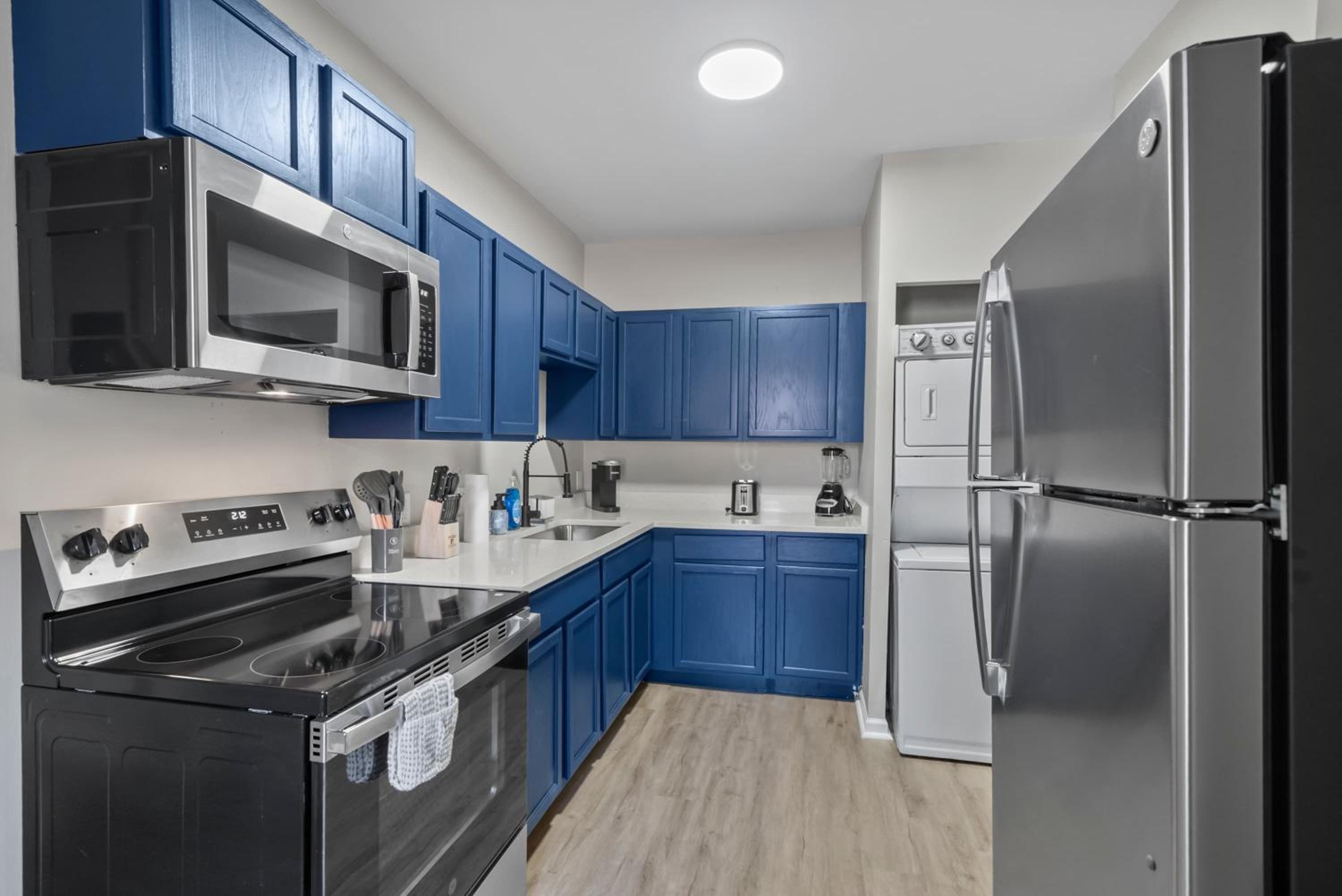 The Luxe Pearl Residences 872-5