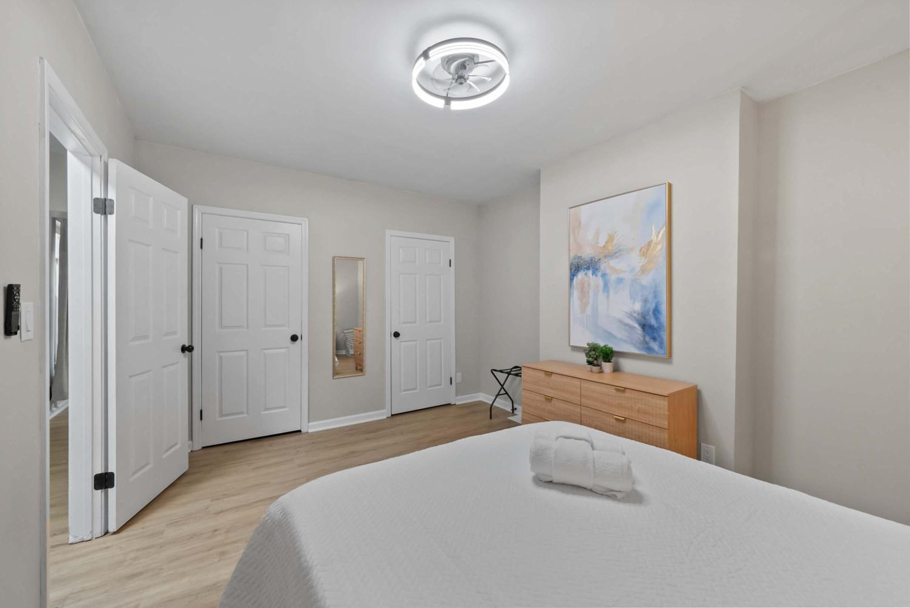 The Luxe Pearl Residences 872-5