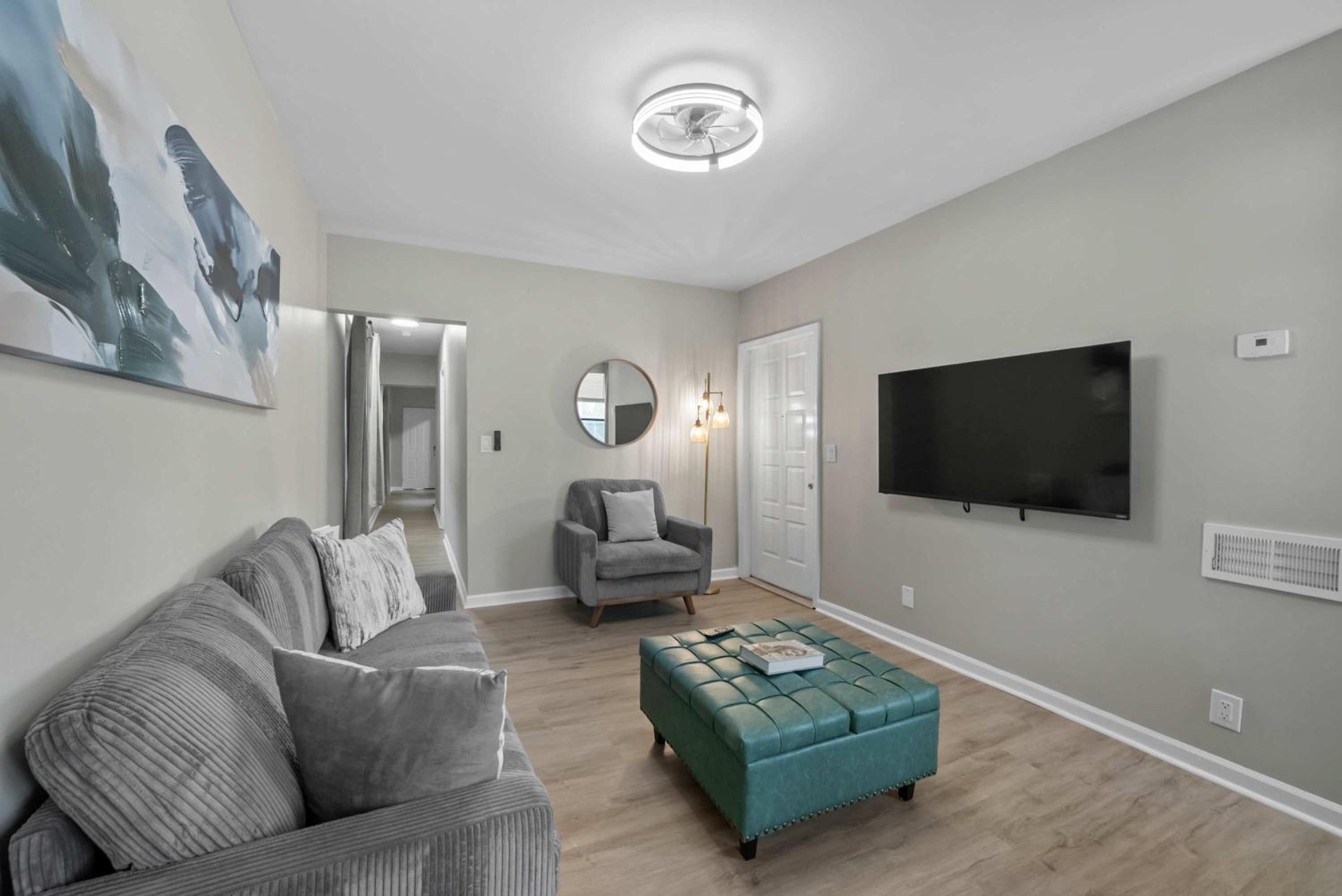 The Luxe Pearl Residences 872-5