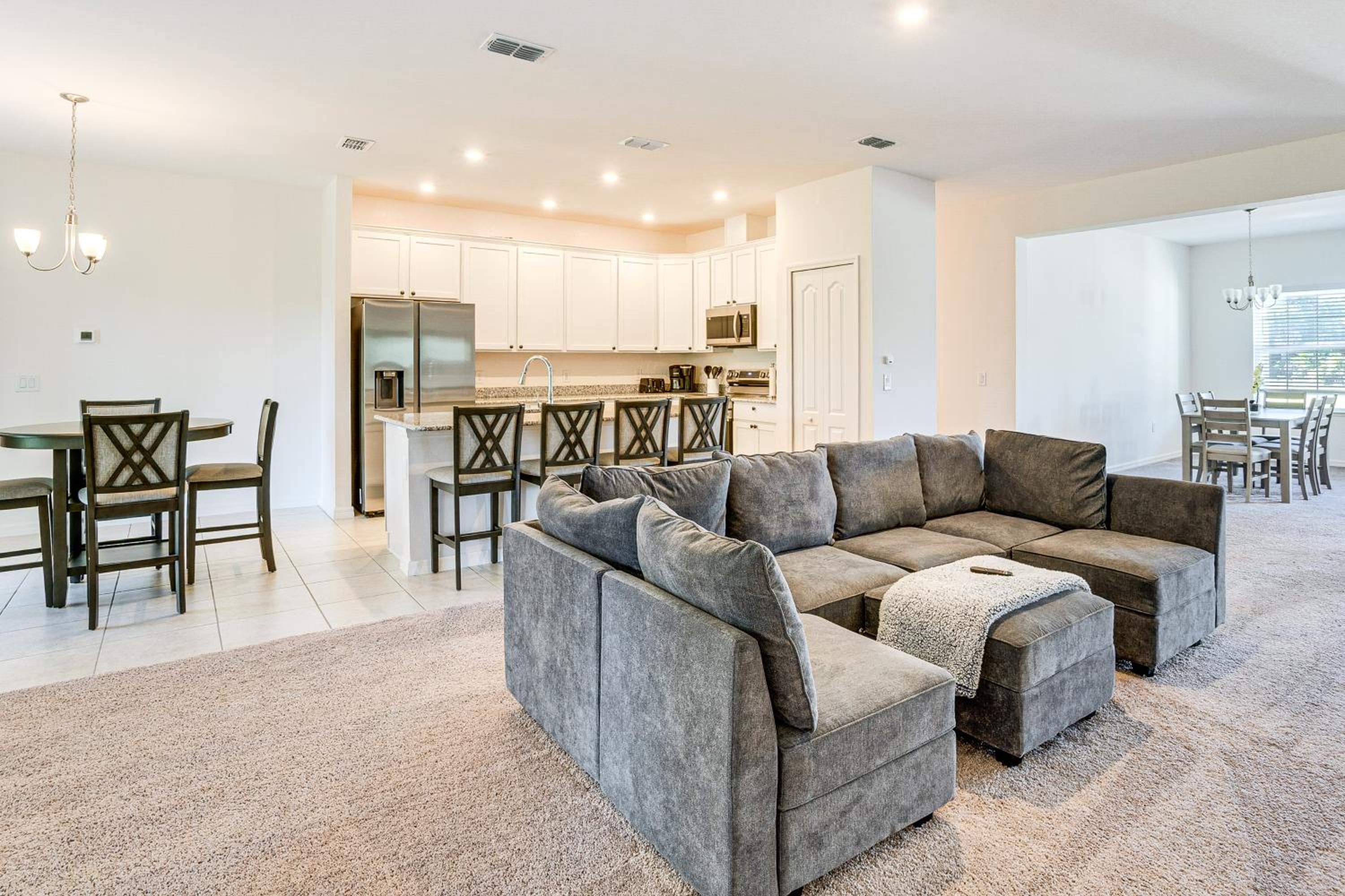 Family Home 7 Mi to Fort Charlotte Beach Park!