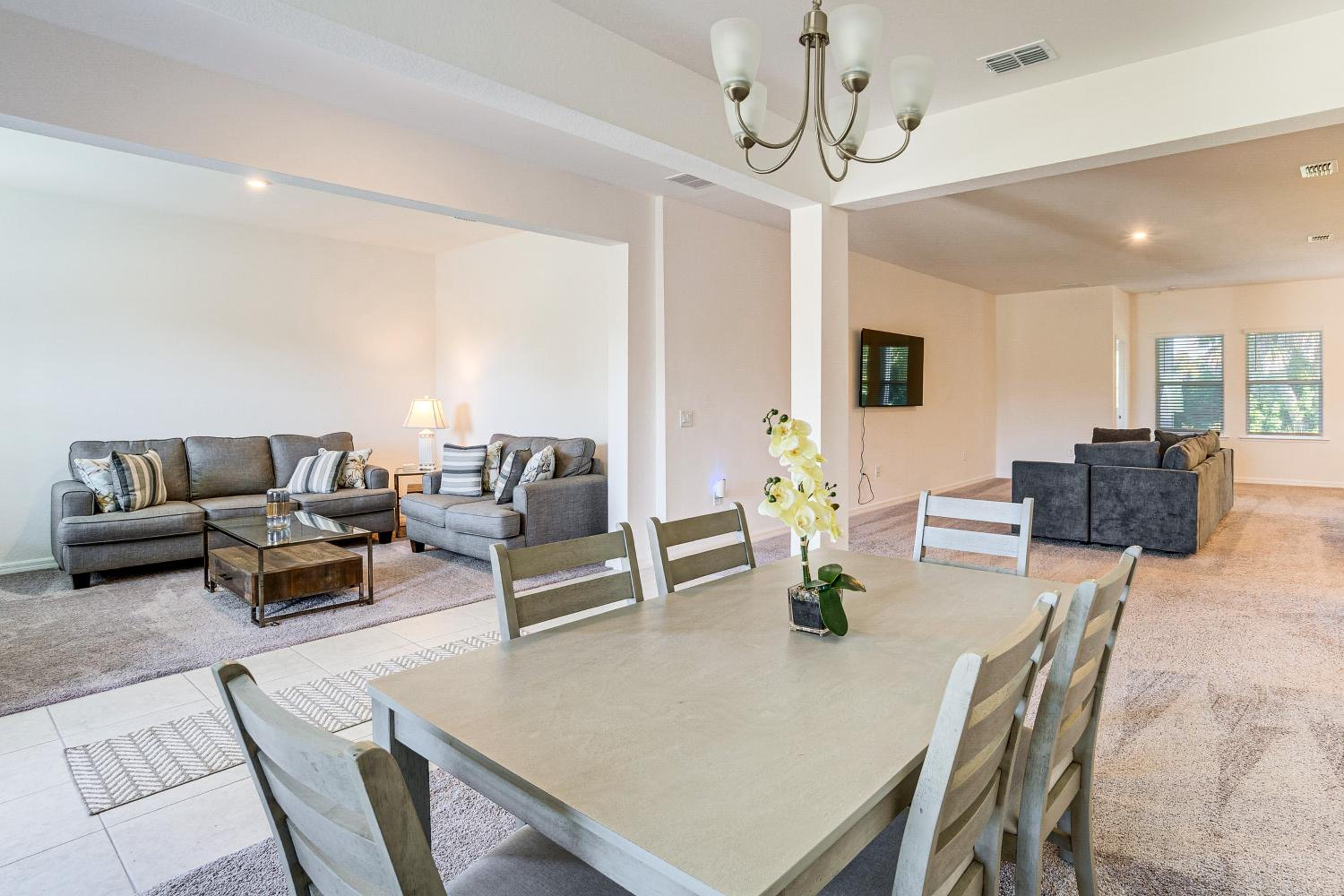 Family Home 7 Mi to Fort Charlotte Beach Park!