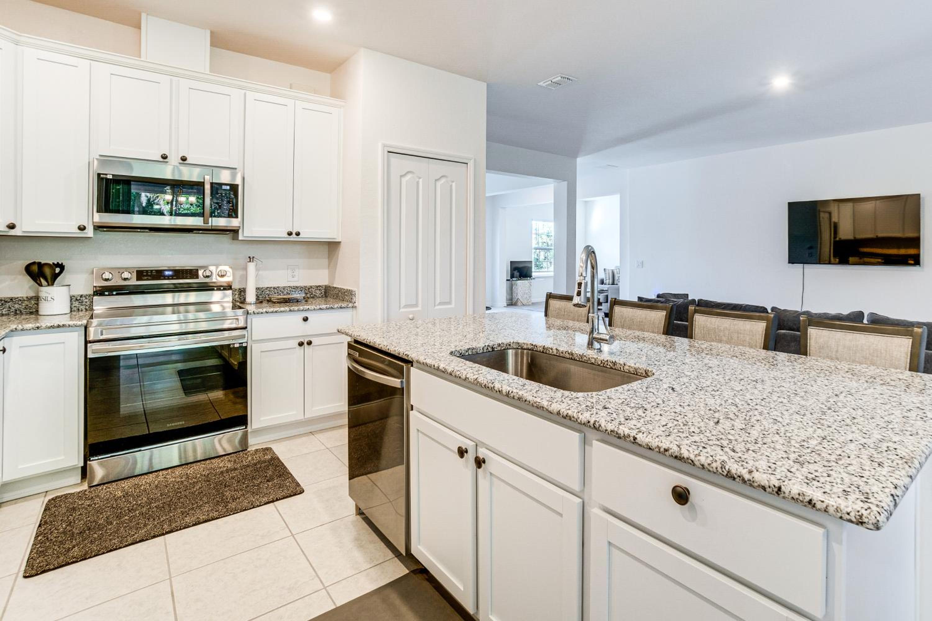 Family Home 7 Mi to Fort Charlotte Beach Park!