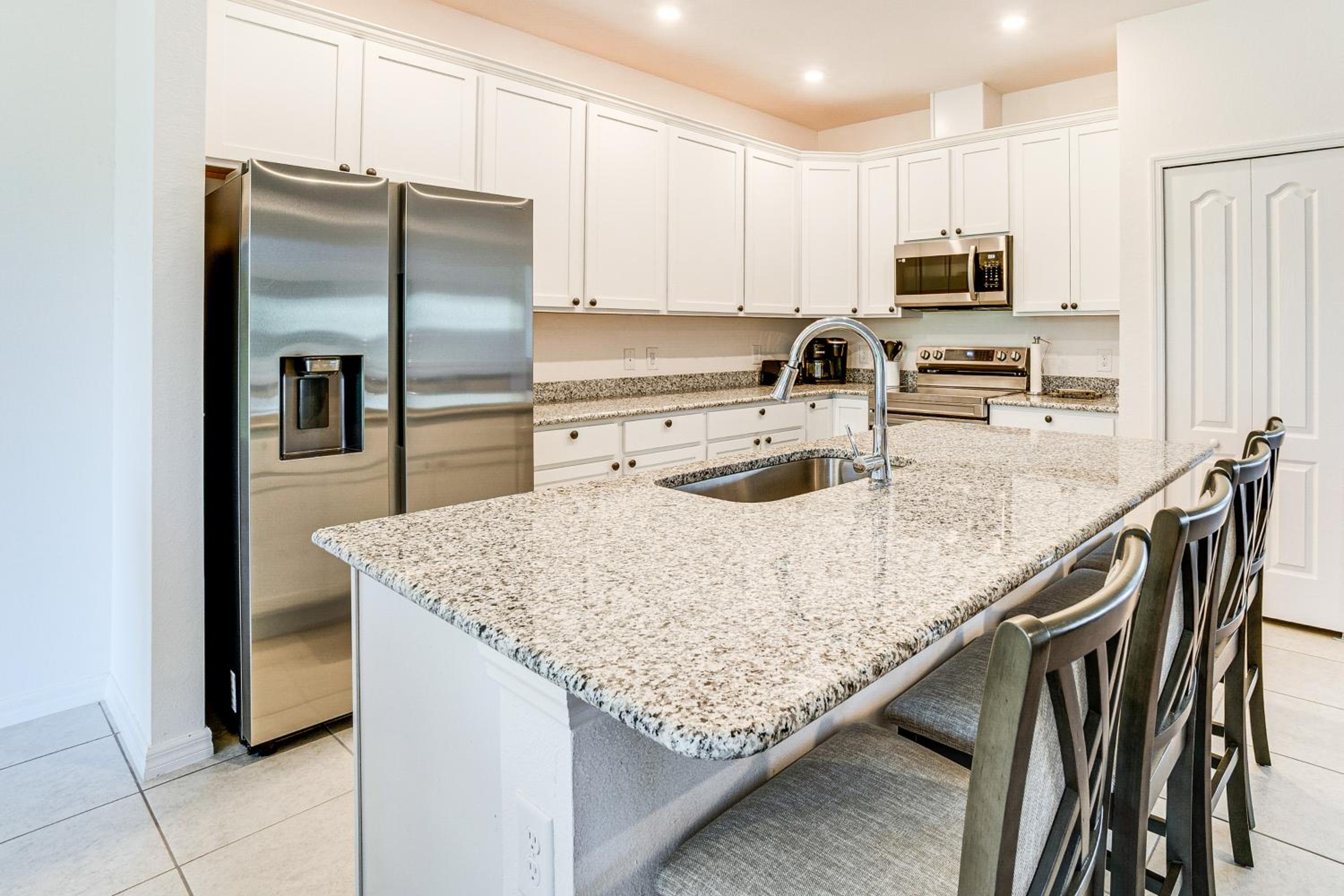 Family Home 7 Mi to Fort Charlotte Beach Park!