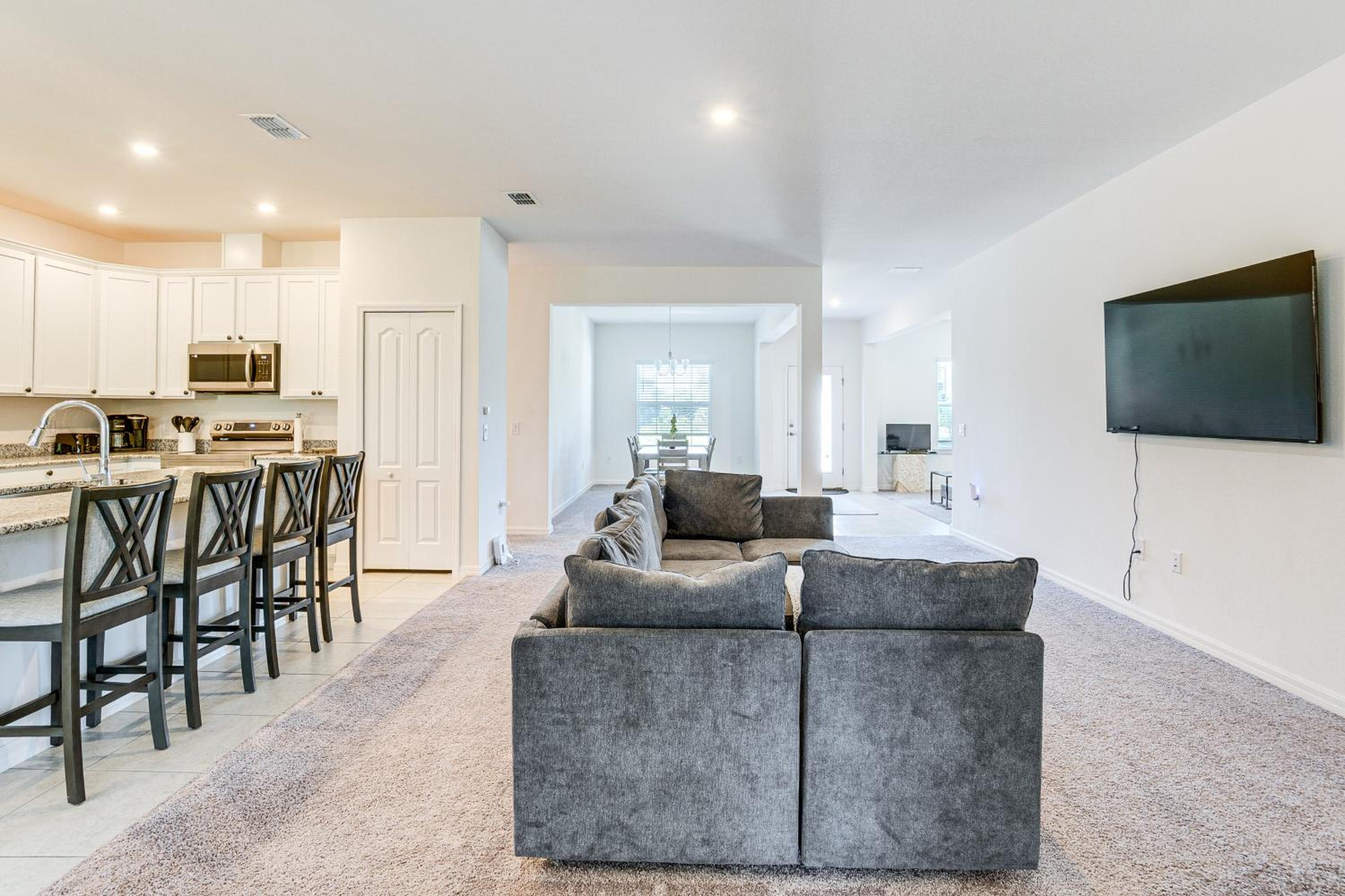 Family Home 7 Mi to Fort Charlotte Beach Park!