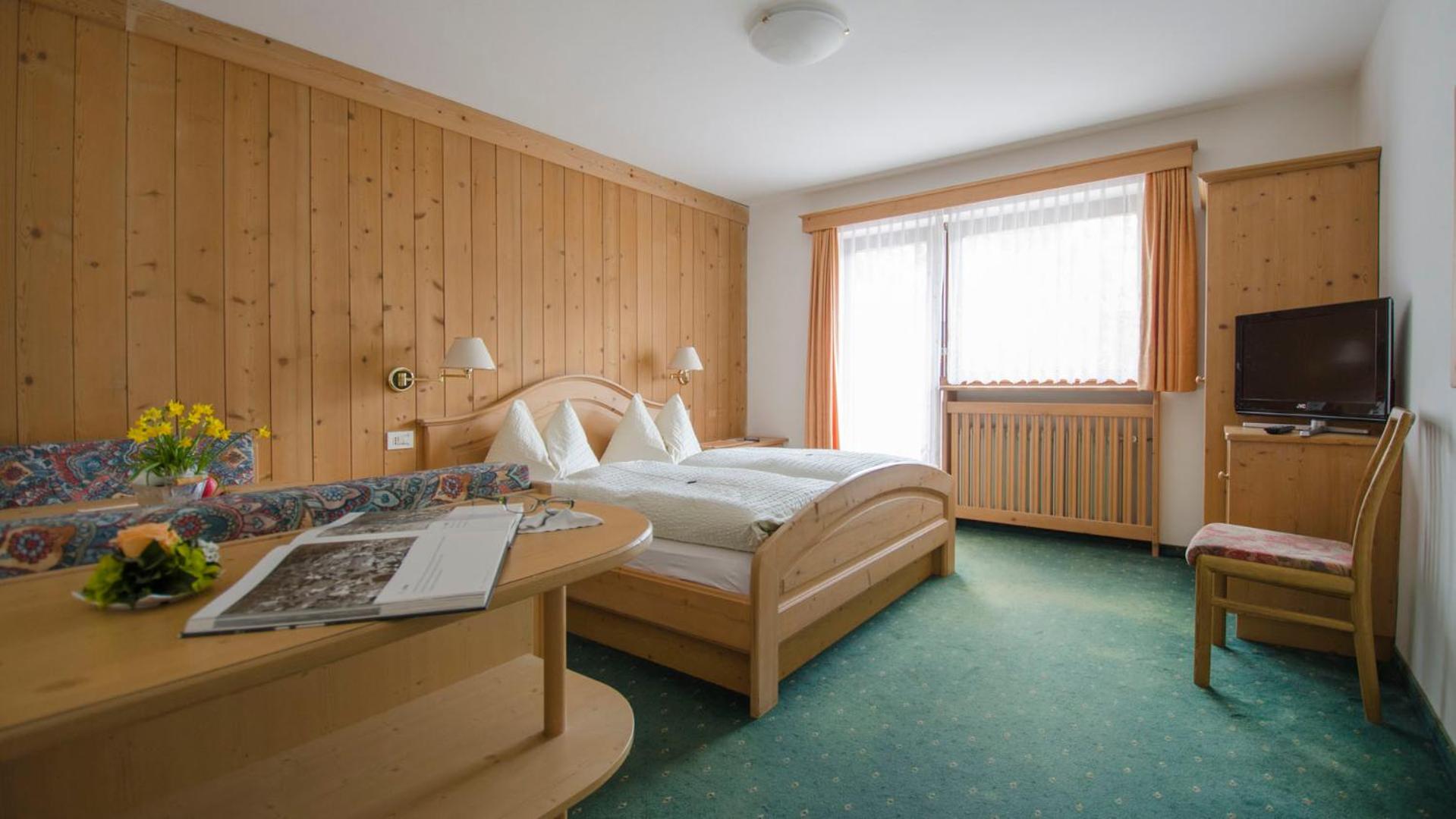 Hotel Garni Ruscel view 3