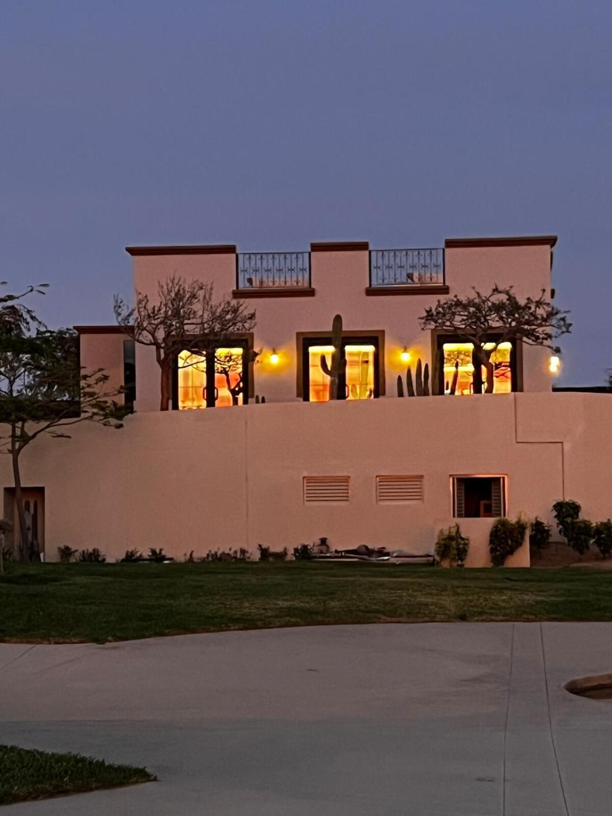Inviting 2BR Condo in Mavila Resort at Quivira