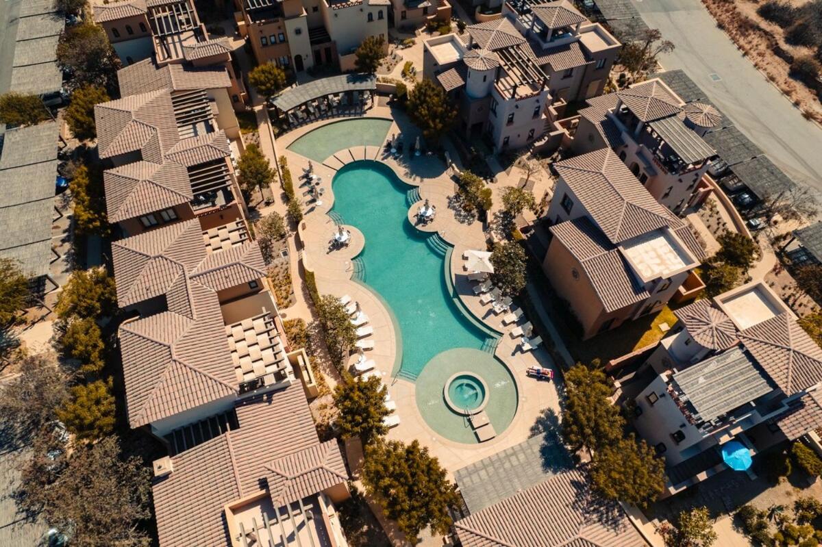 Inviting 2BR Condo in Mavila Resort at Quivira