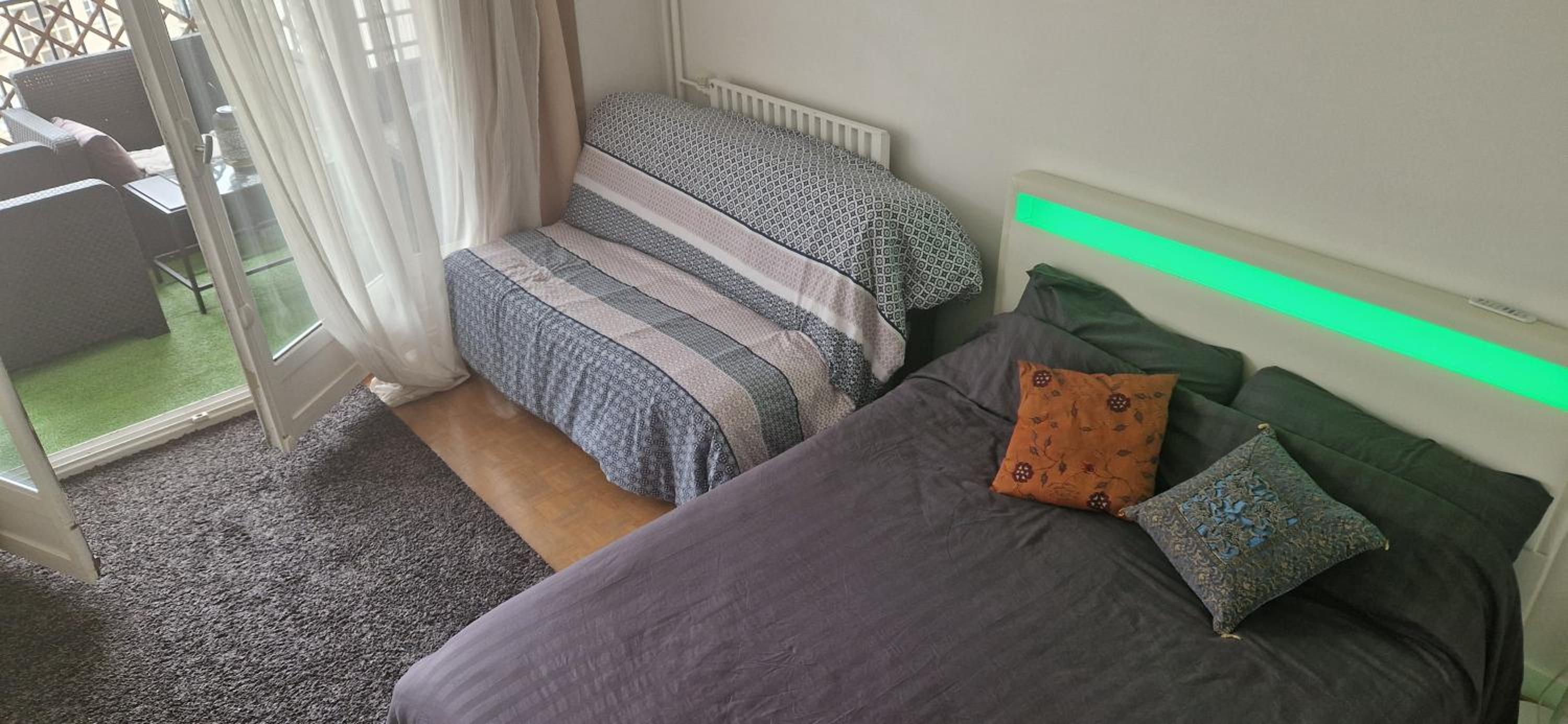 Chambre pour 4 chez Rihani près de la Tour Eiffel