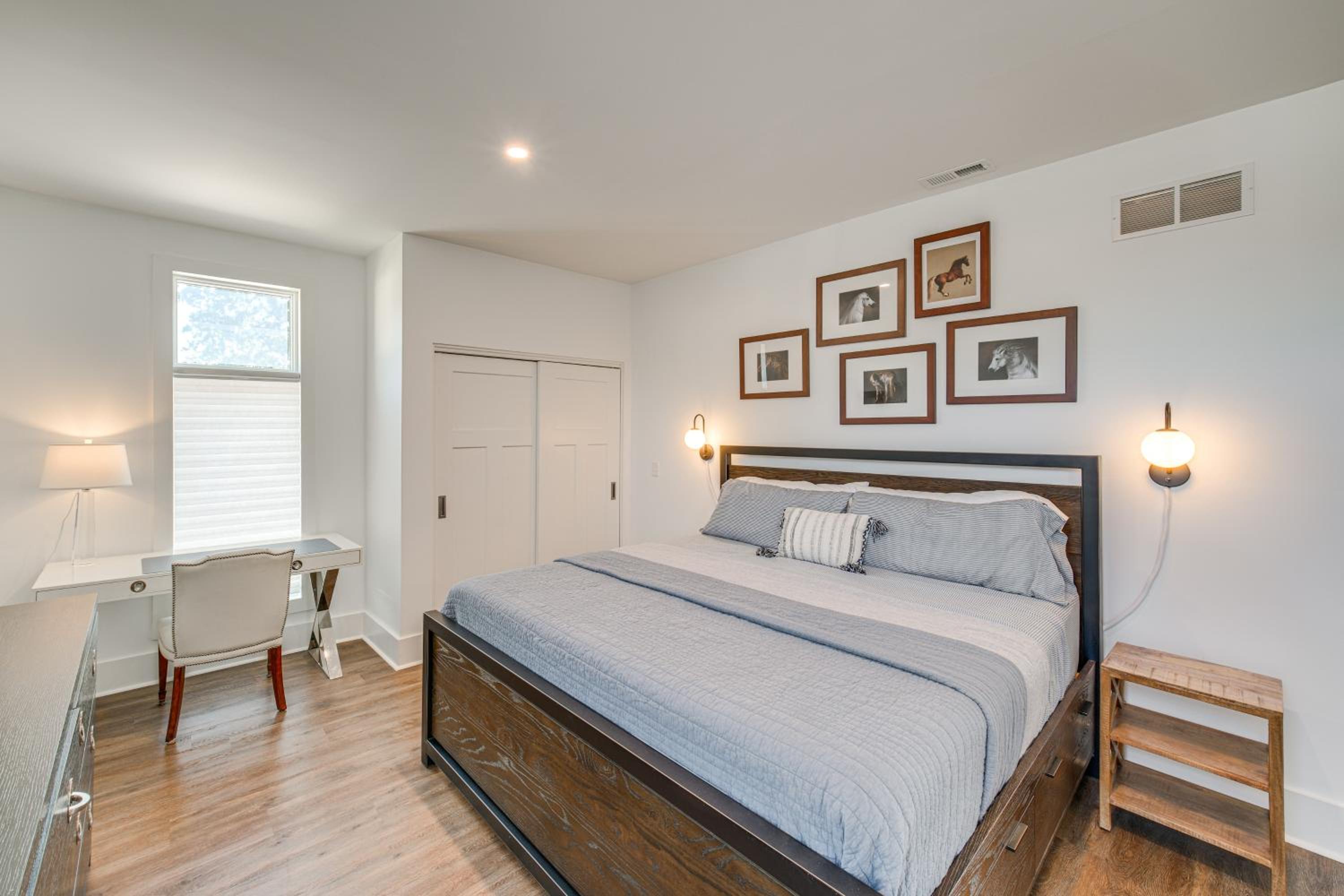 7 Mi to Dtwn and Lake Erie Sleek Cleveland Apt!