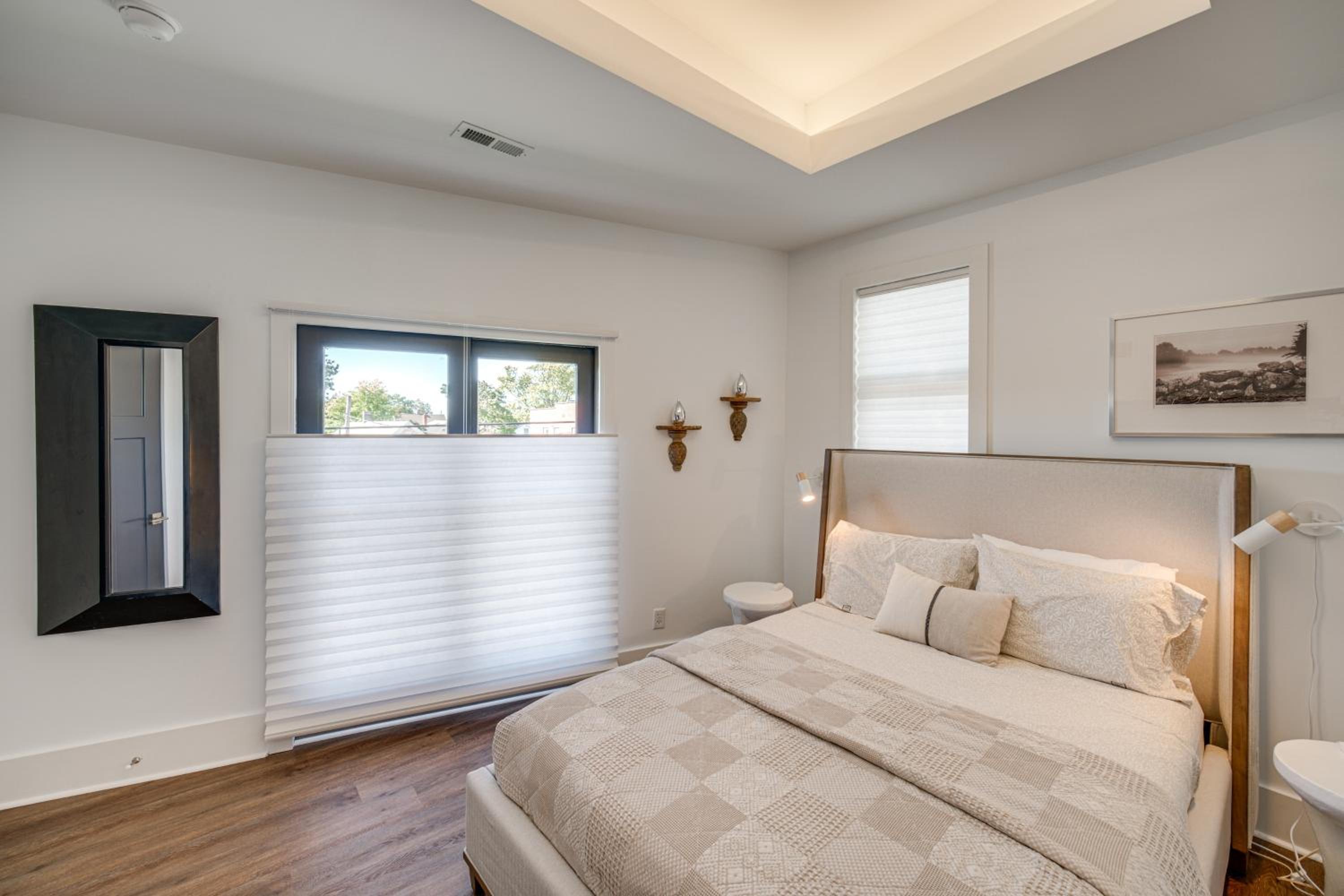7 Mi to Dtwn and Lake Erie Sleek Cleveland Apt!