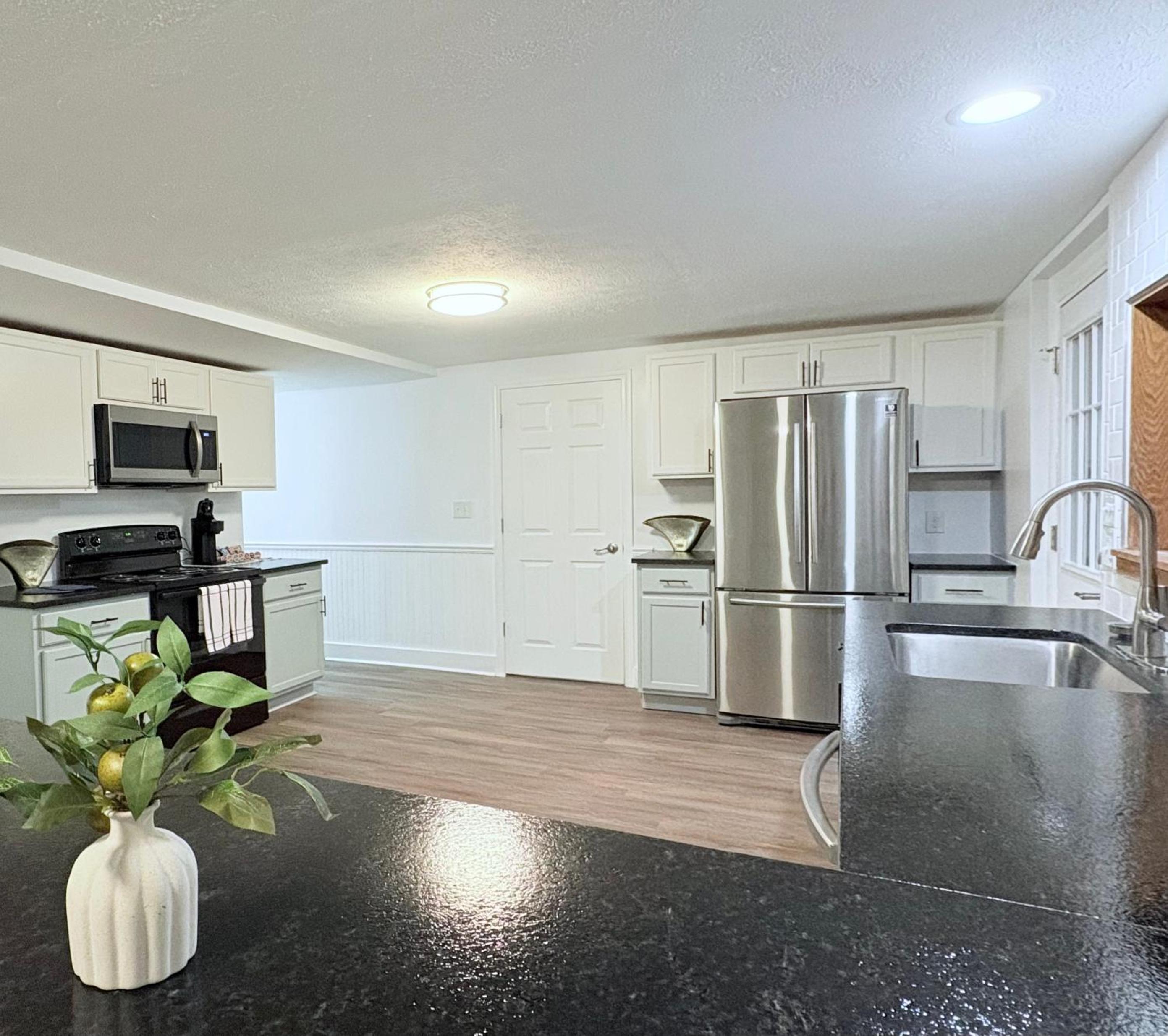 Peaceful King House - Gift for 3-night stays!