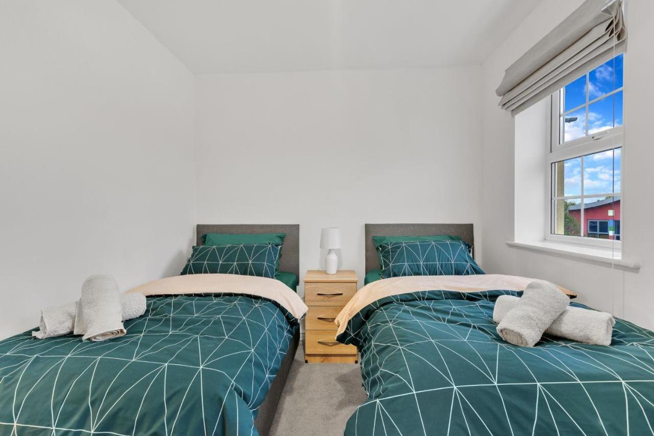Stylish Townhouse -3 bed, work stay, Free Parking-Kingsway
