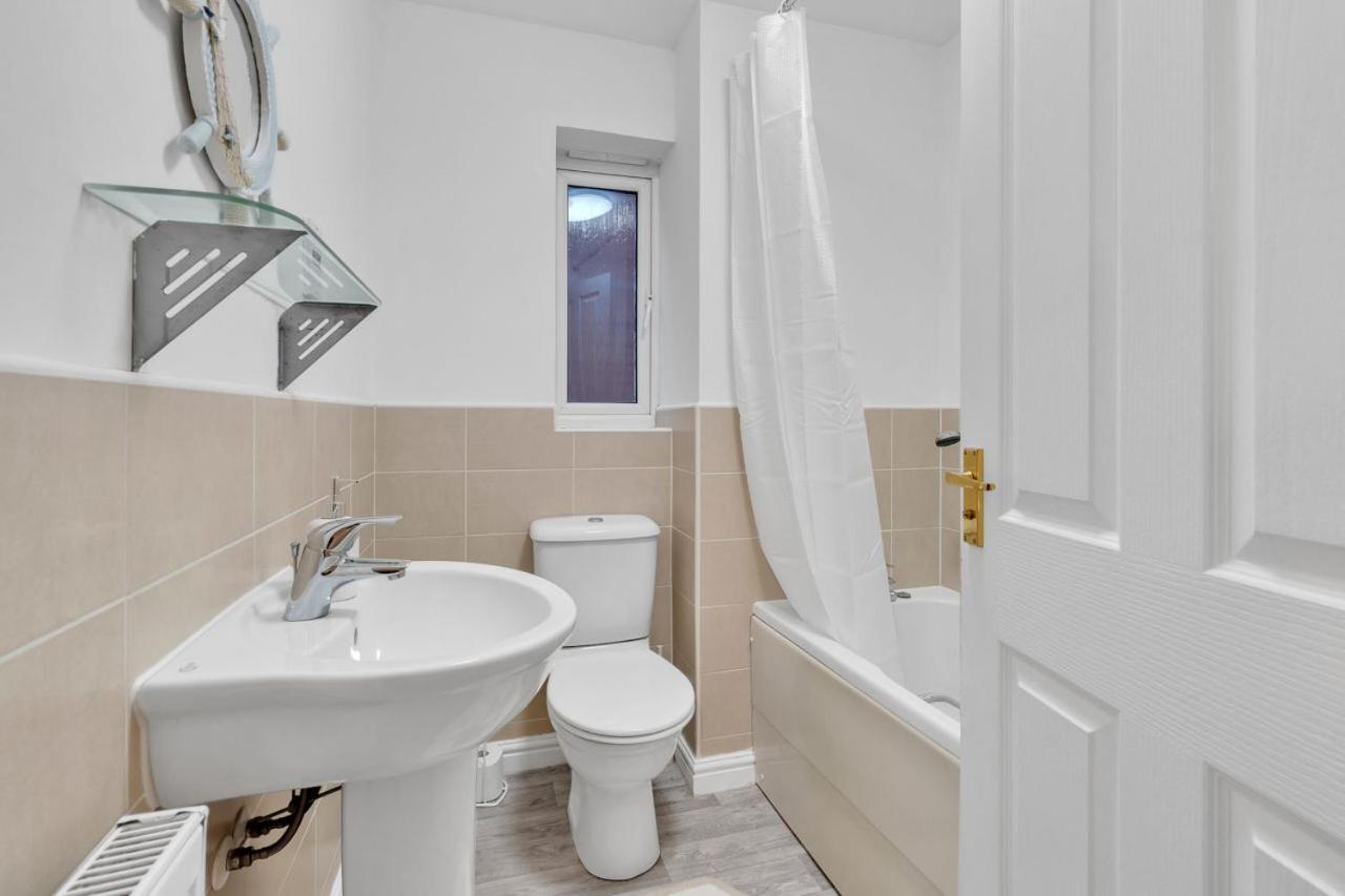 Stylish Townhouse -3 bed, work stay, Free Parking-Kingsway