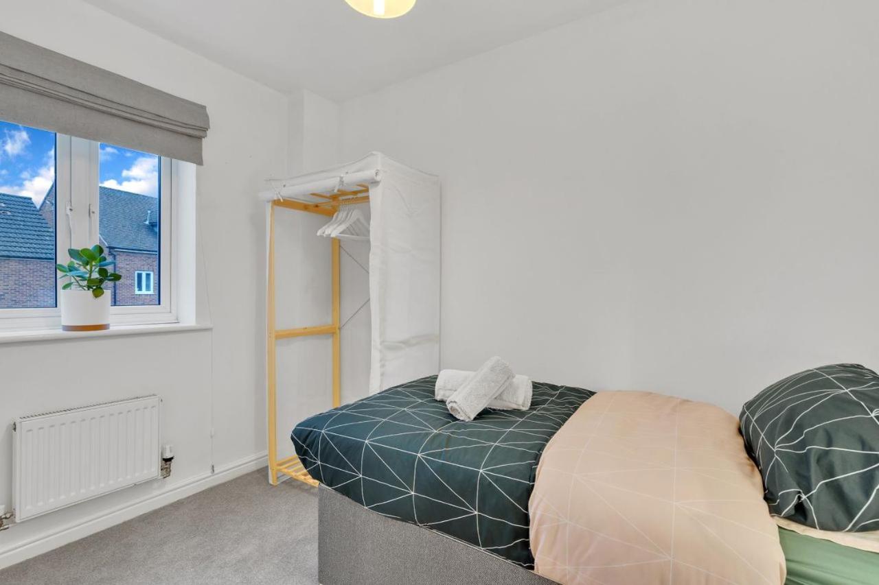 Stylish Townhouse -3 bed, work stay, Free Parking-Kingsway