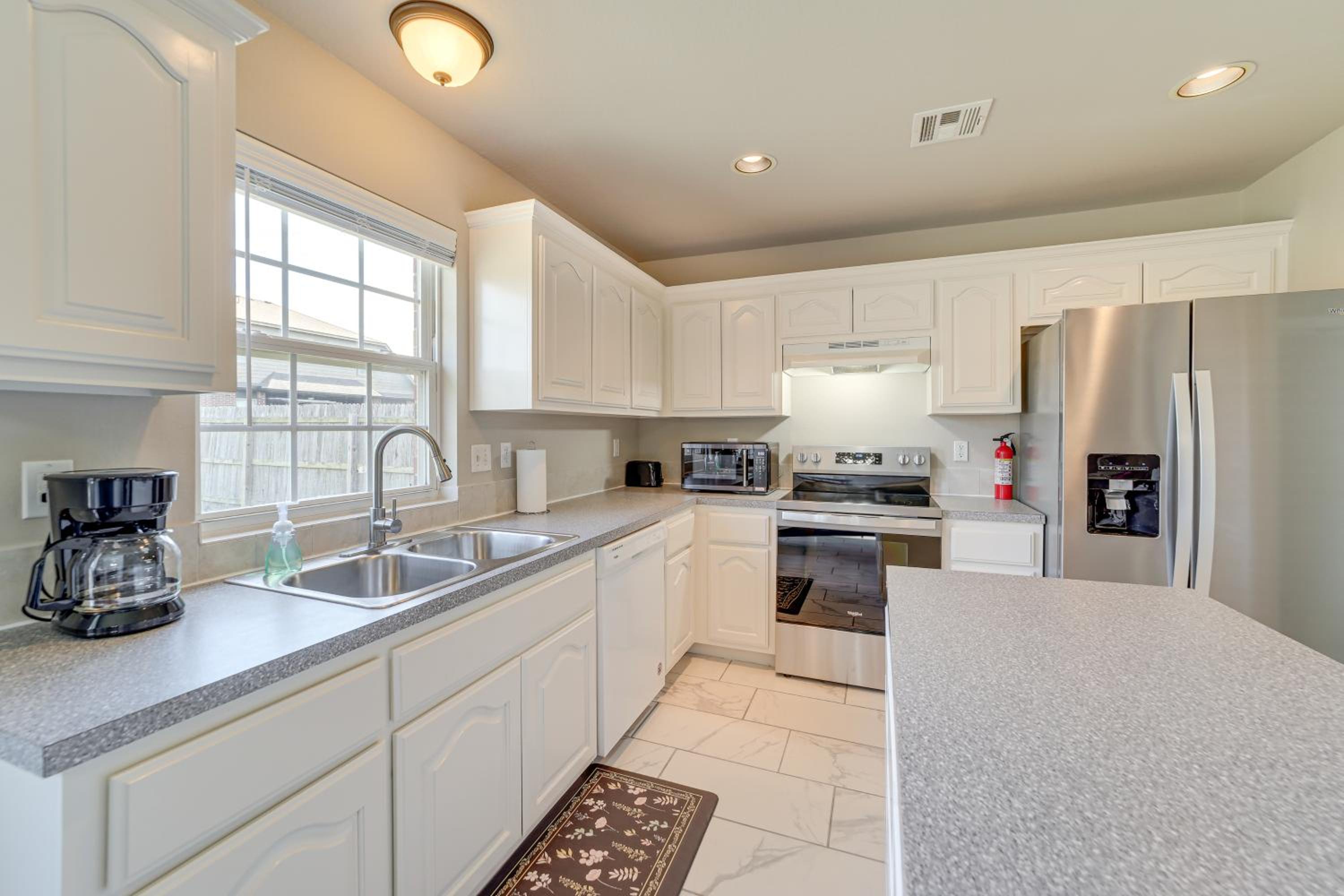 Pool Access Newly Remodeled House in Broken Arrow
