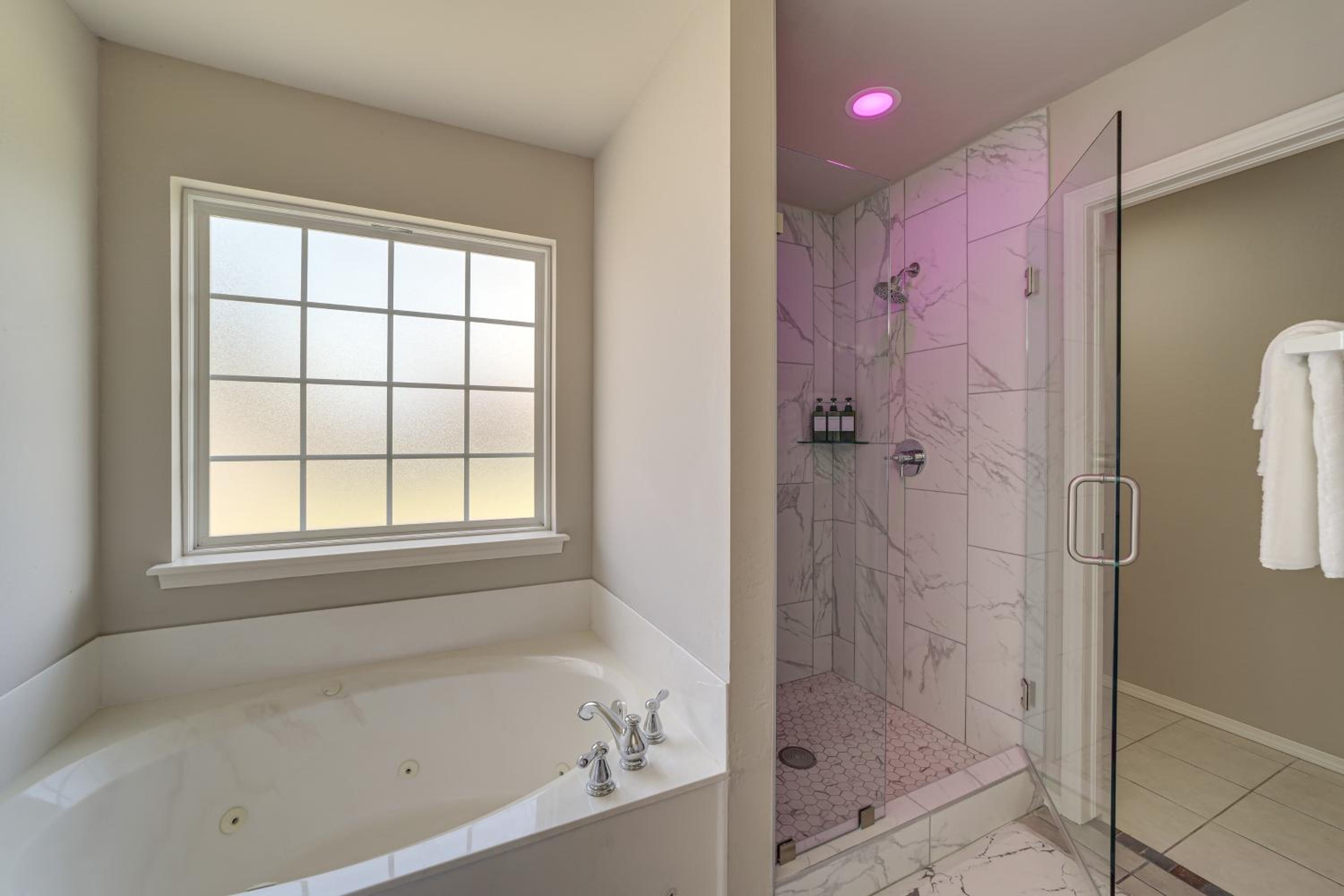 Pool Access Newly Remodeled House in Broken Arrow