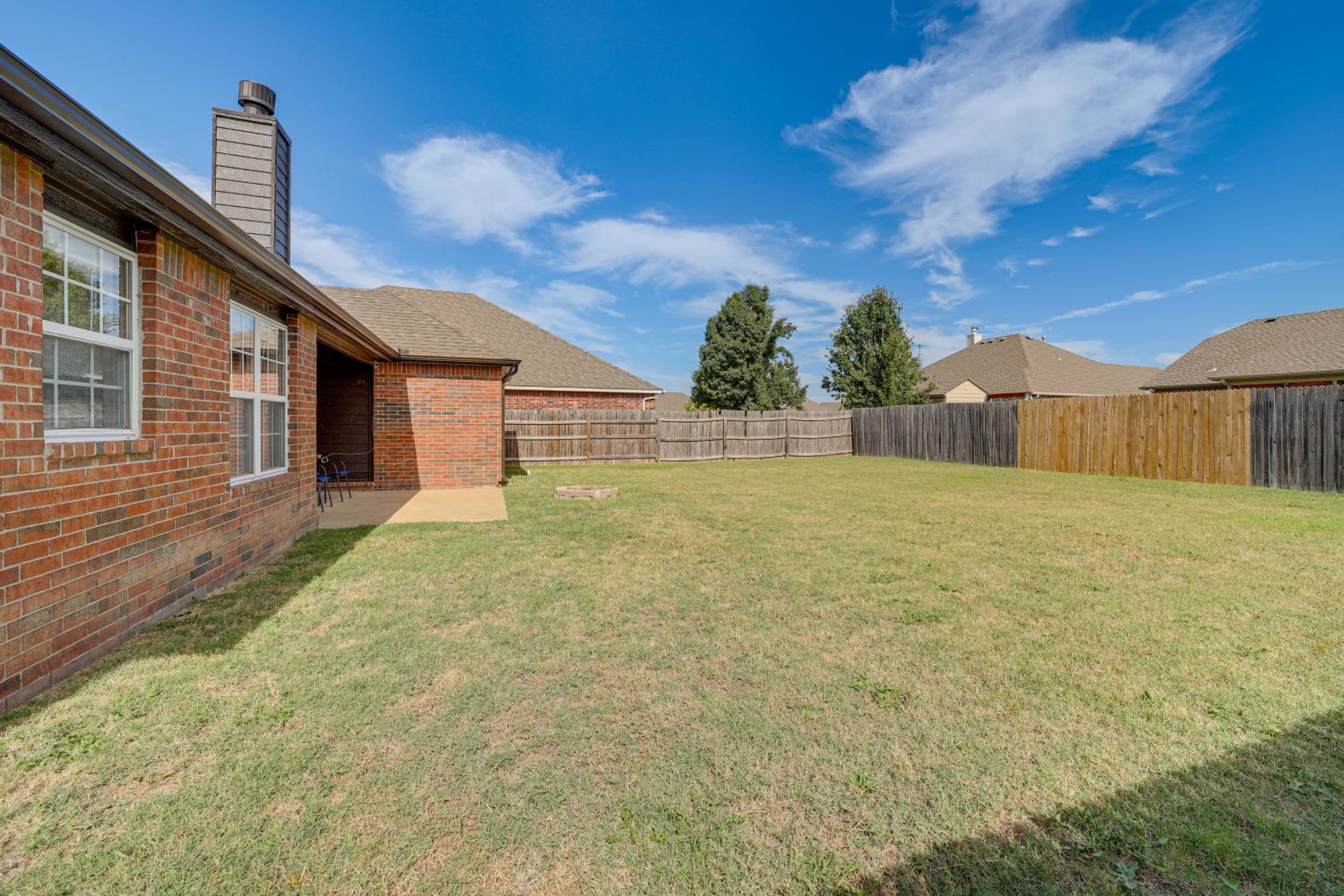 Pool Access Newly Remodeled House in Broken Arrow