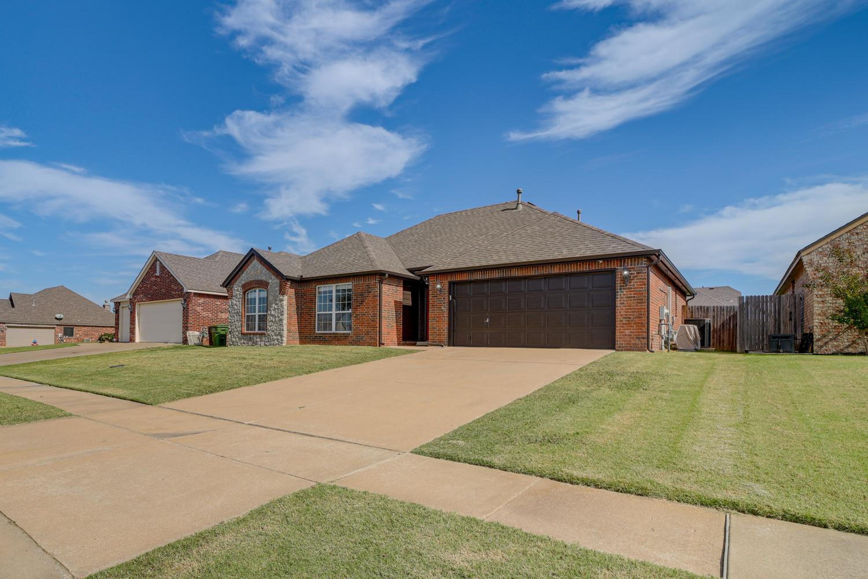 Pool Access Newly Remodeled House in Broken Arrow