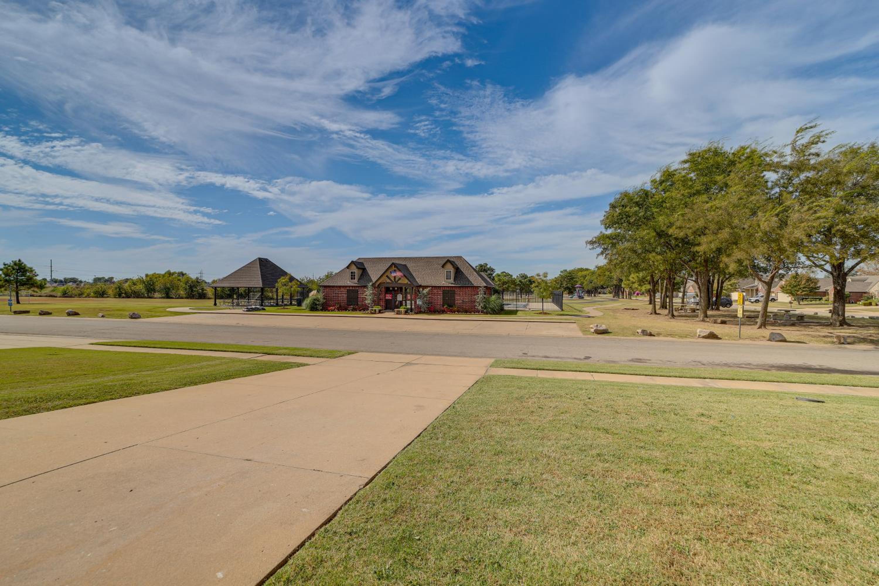 Pool Access Newly Remodeled House in Broken Arrow
