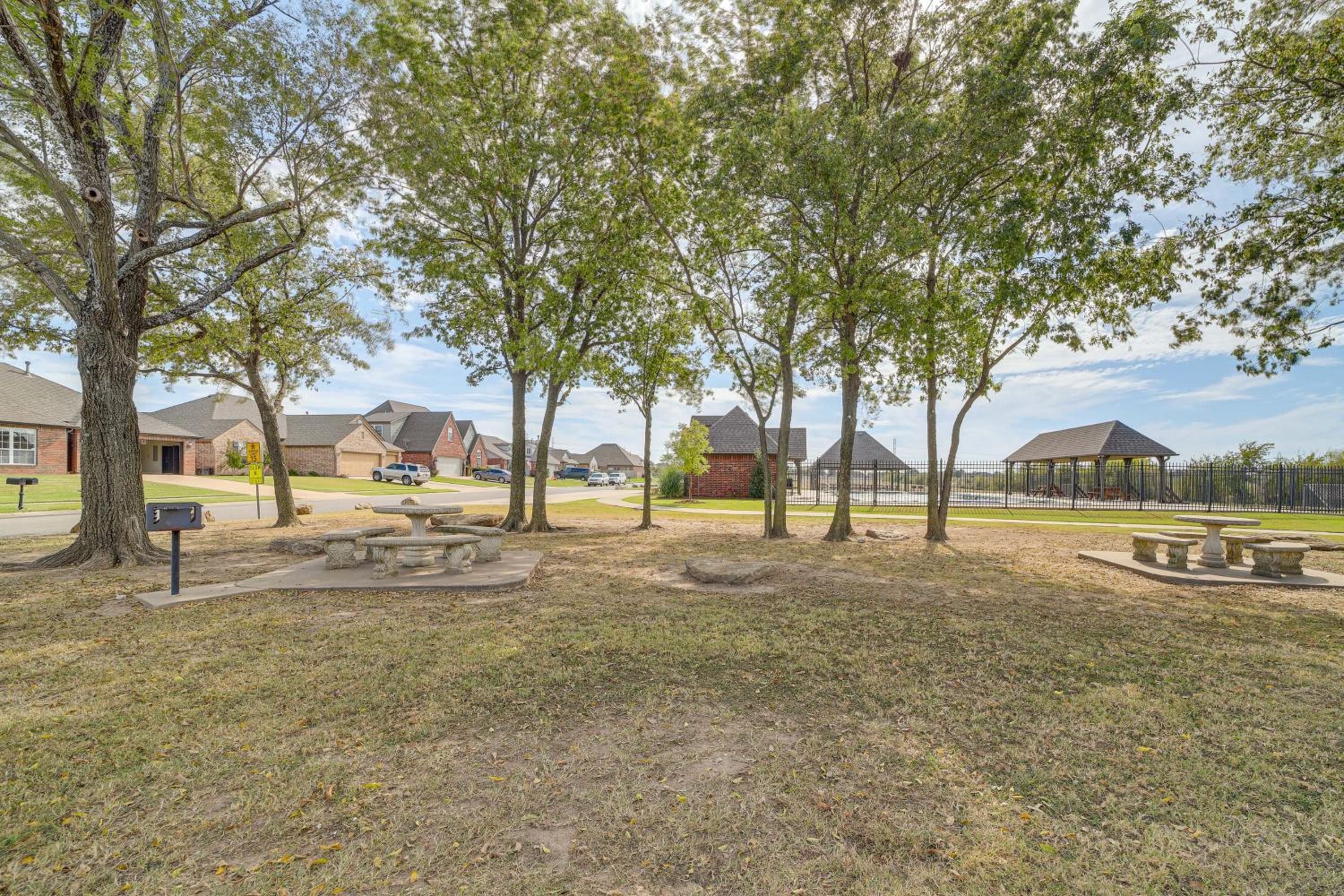 Pool Access Newly Remodeled House in Broken Arrow