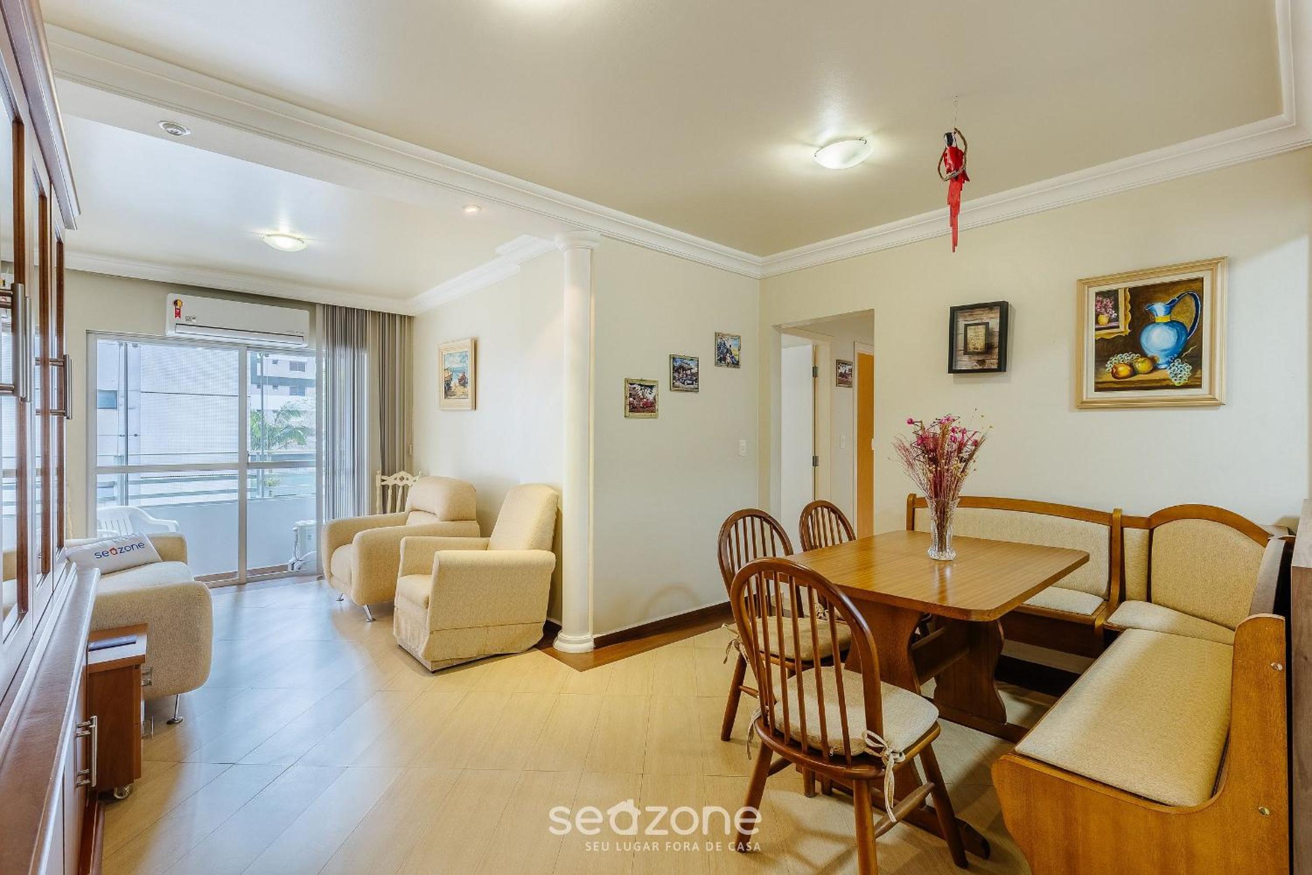 Apartments in a building 270 m from the Curitiba Botanical Garden - COSs