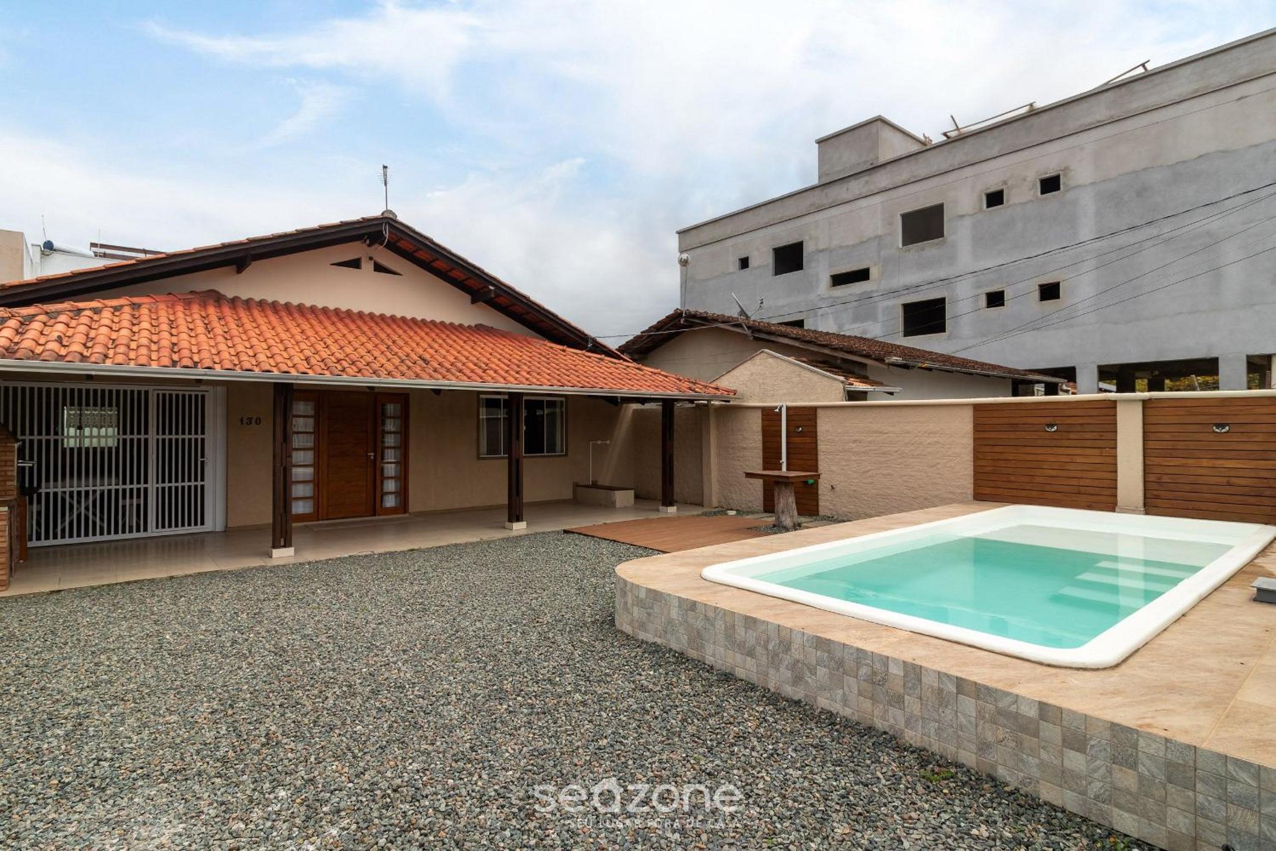 4 BR House w/ Pool, 500m from Beto Carrero JRS0130
