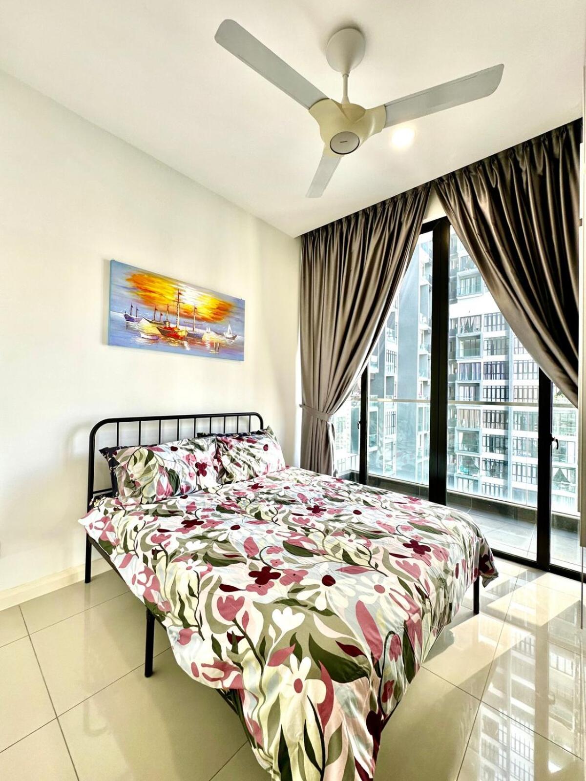 Rare D Pristine 4 bedroom condo opp Legoland, medini mall and gleneagles hospital